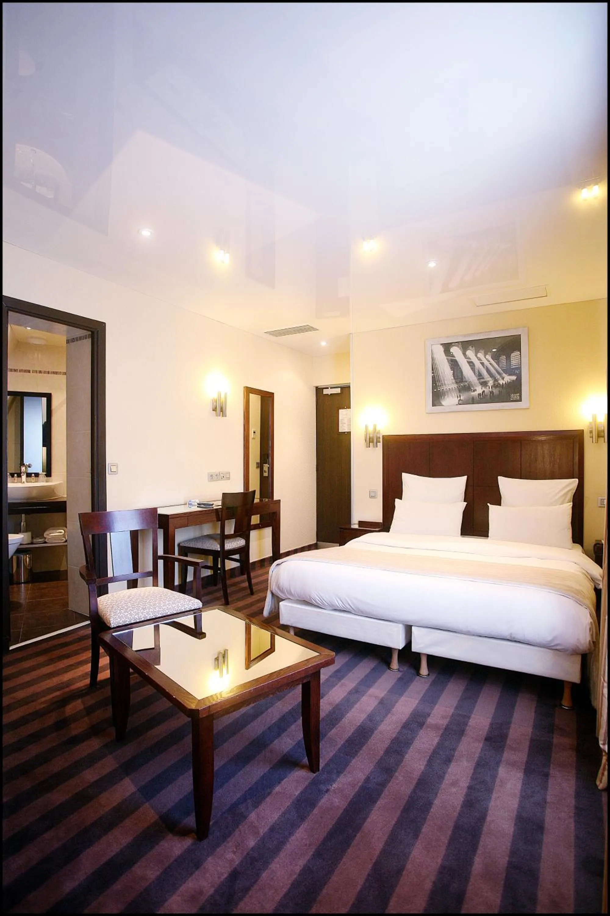 Bed in Grand Hotel Francais