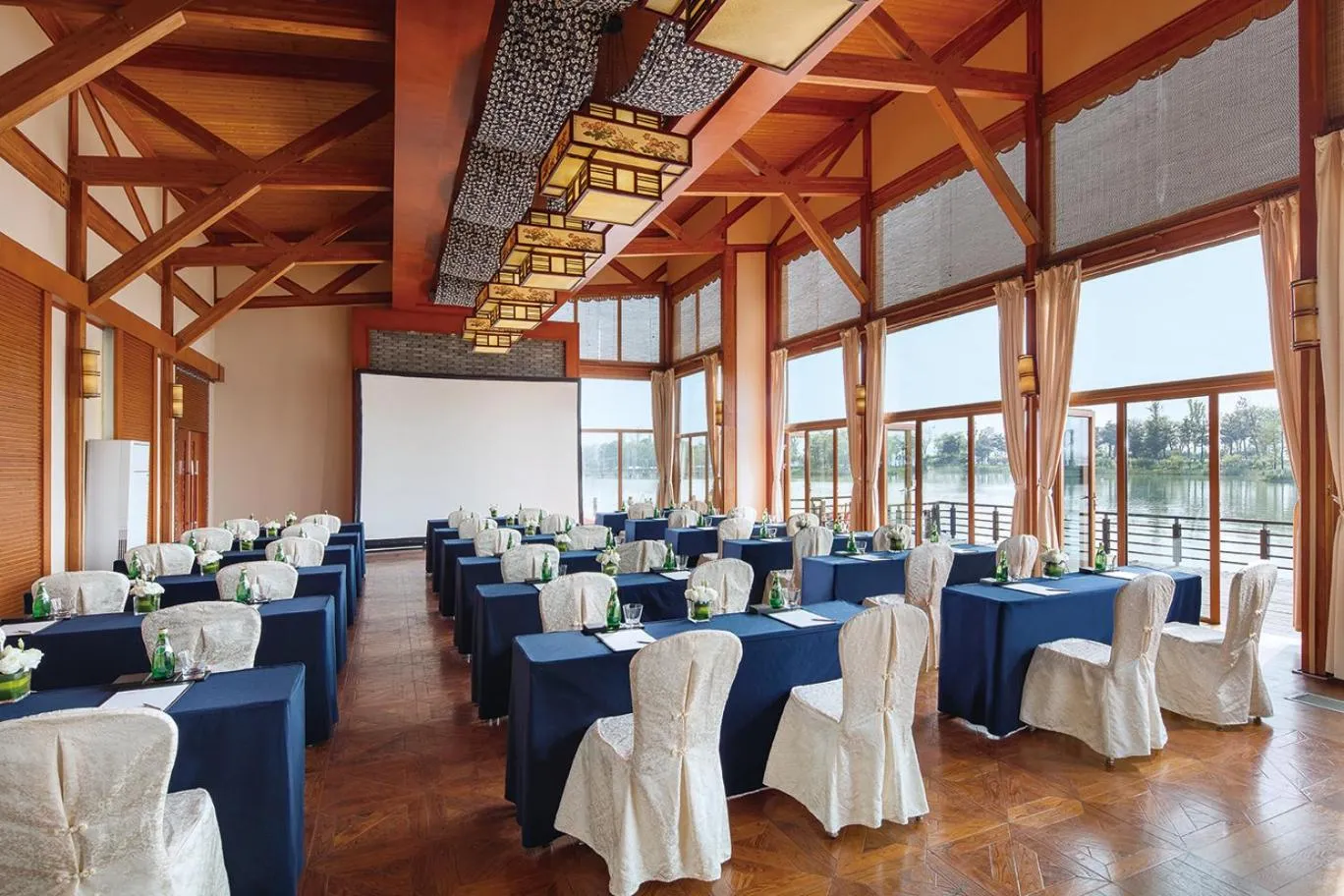Banquet/Function facilities in Fairmont Yangcheng Lake