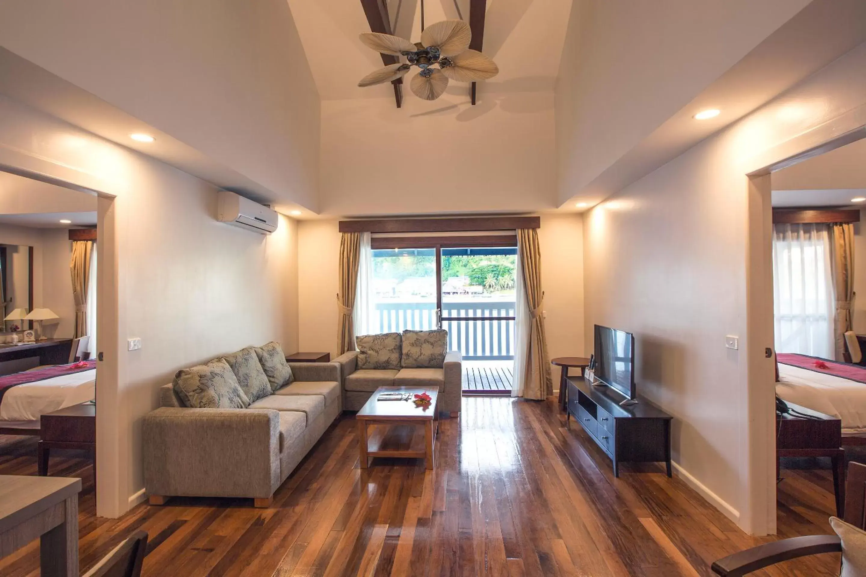 Living room, Lounge/Bar in Iririki Island Resort & Spa