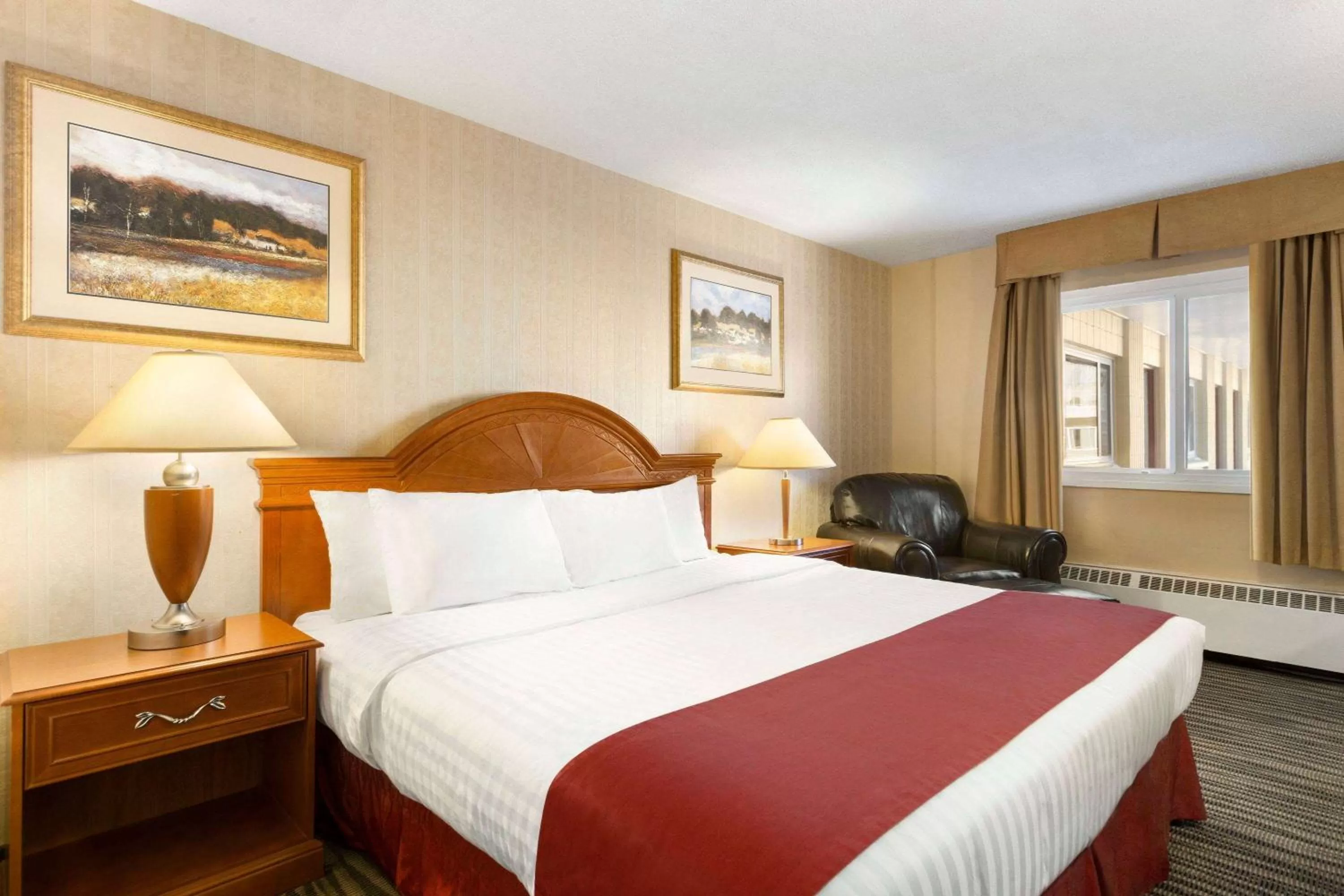 Photo of the whole room, Bed in Travelodge by Wyndham North Battleford