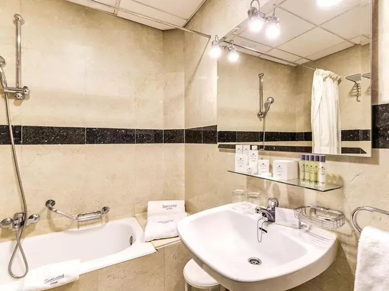 Bathroom in Hotel Sercotel Alfonso VI