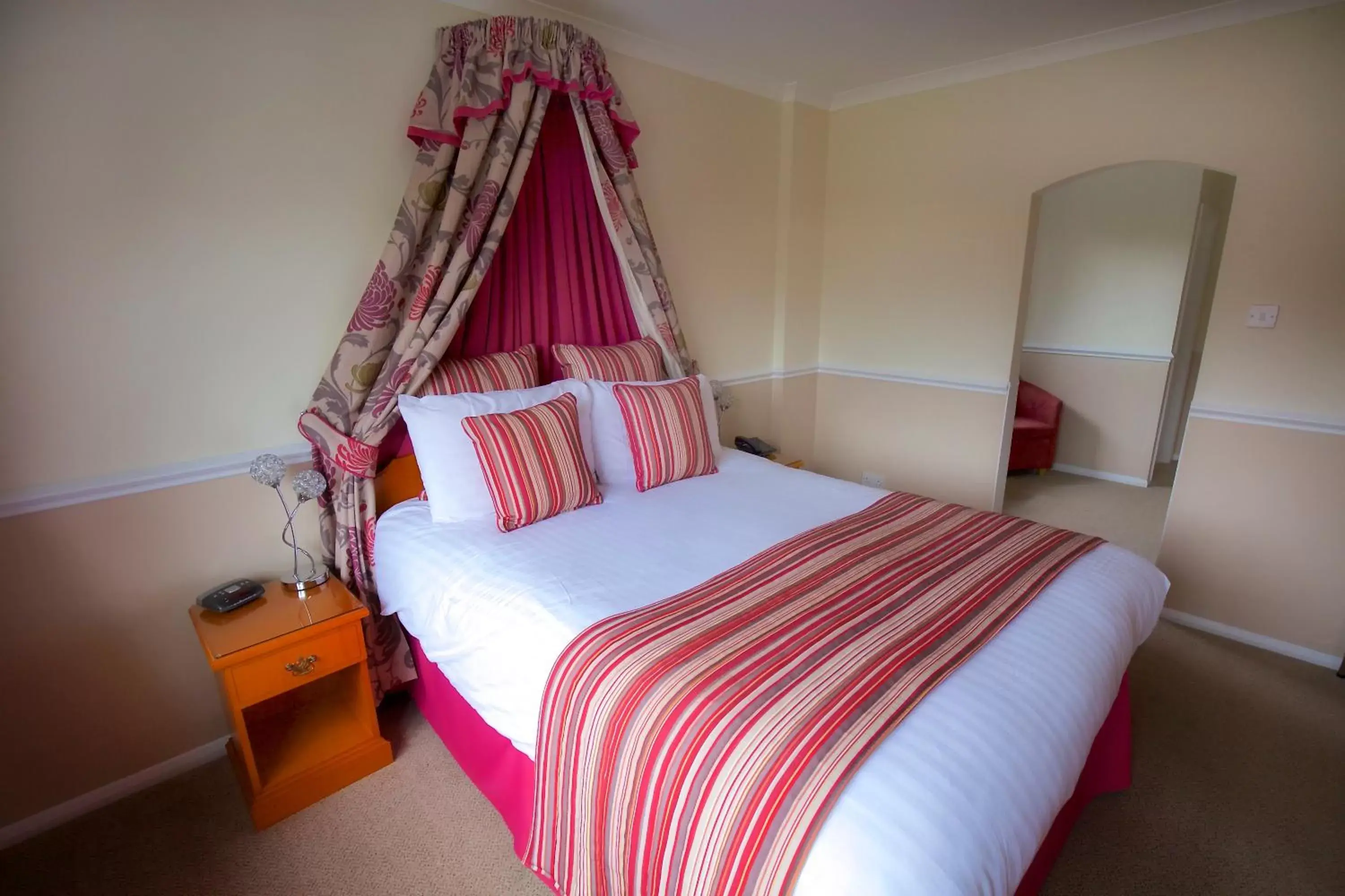 Bed in Little Silver Country Hotel