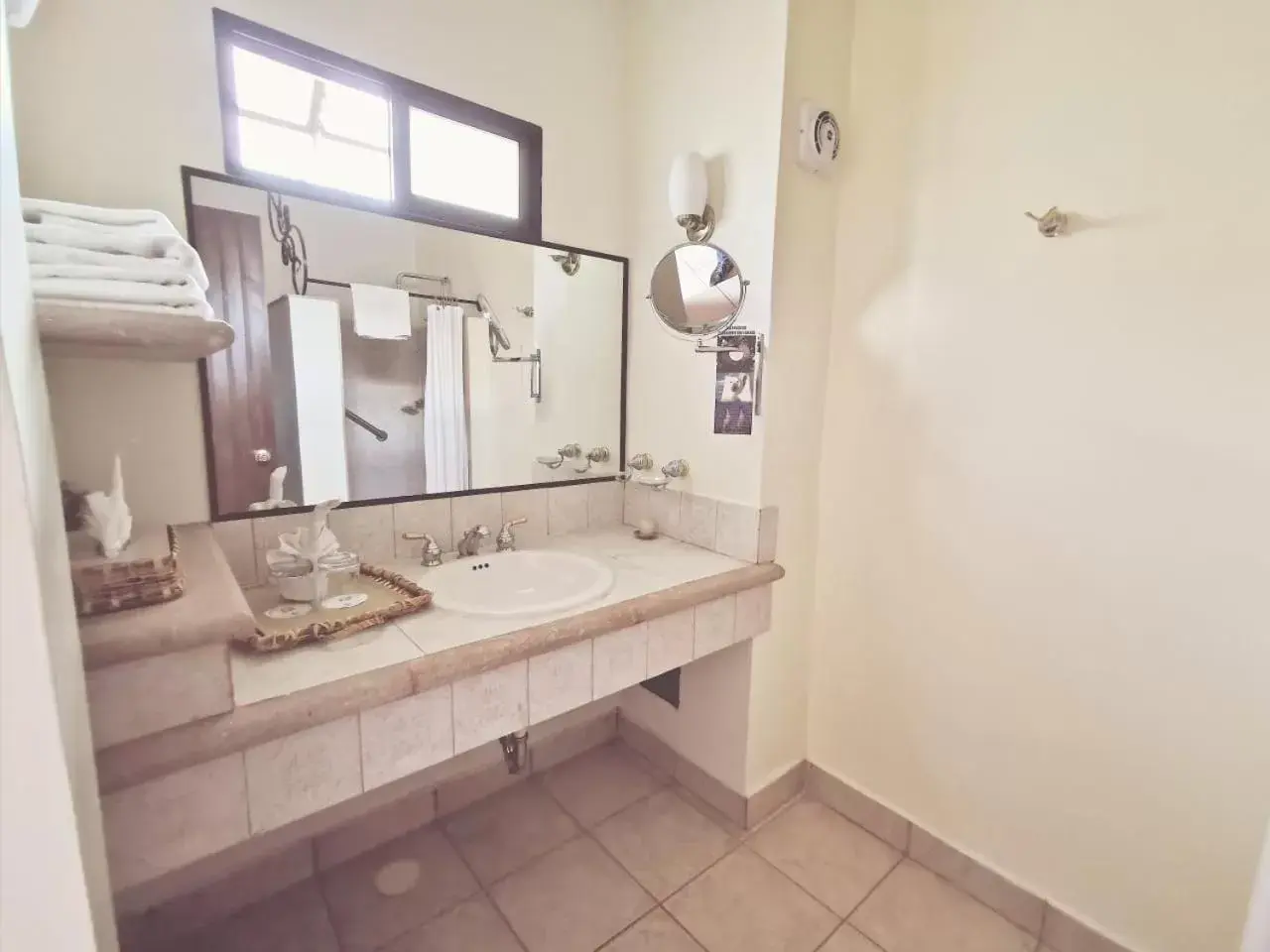 Bathroom in Hotel Hacienda Los Laureles