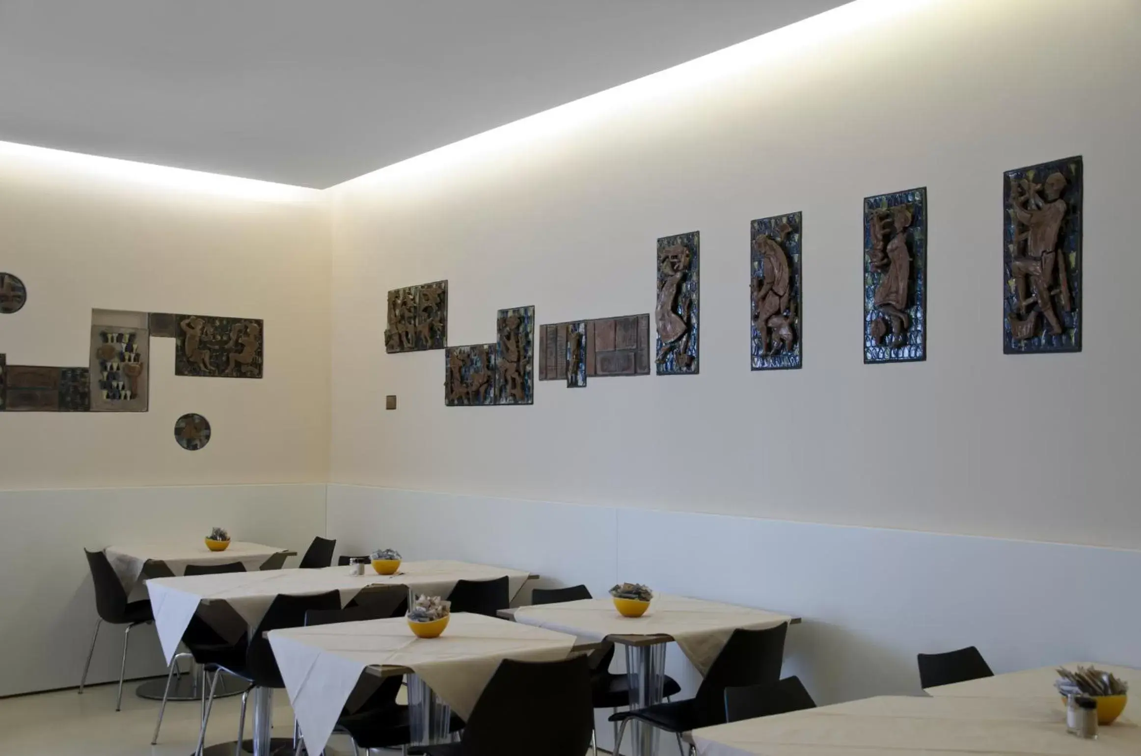 Restaurant/places to eat in Key Hotel Restaurant/places to eat in Key Hotel