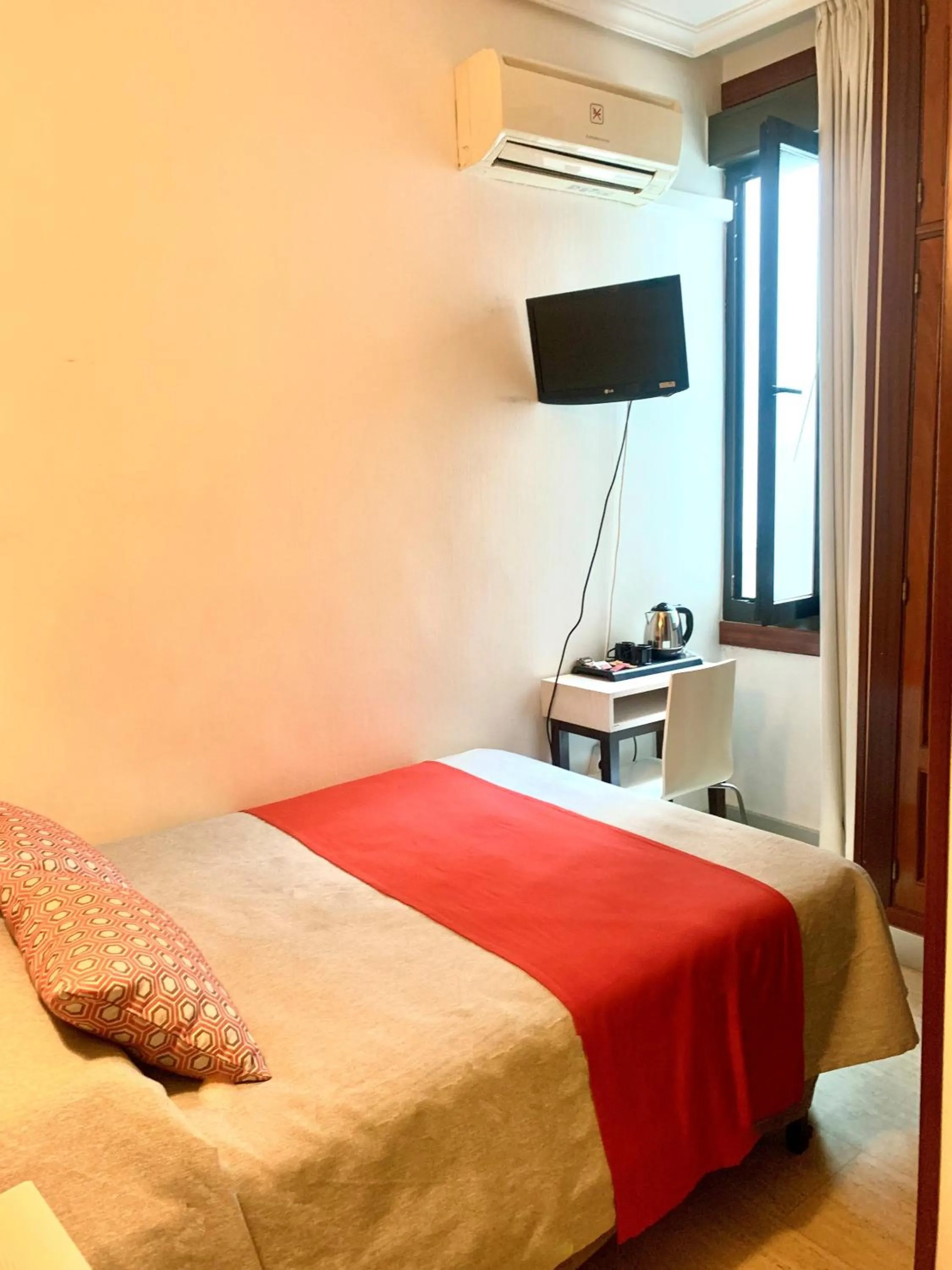 Photo of the whole room, Bed in Hostal Castilla I Atocha