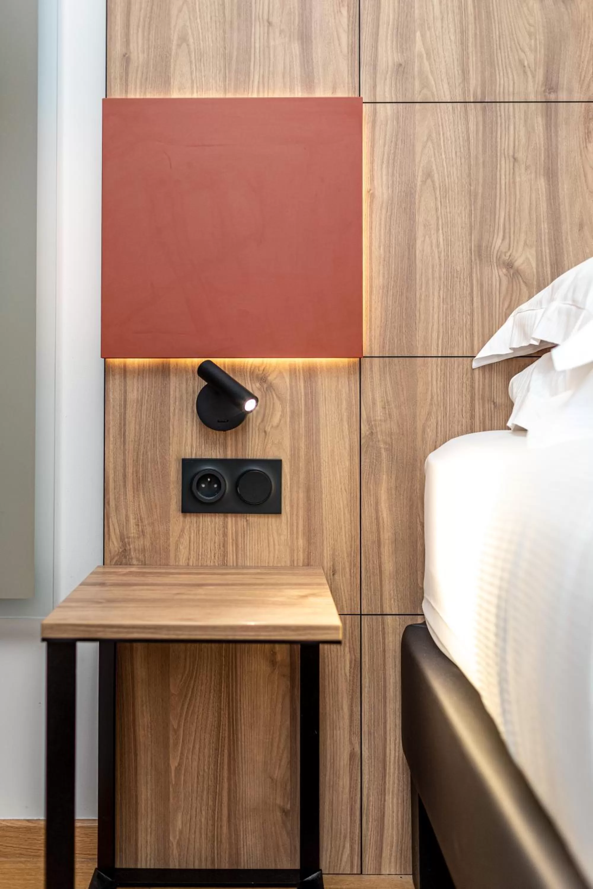 Bed in Hôtel de Bellevue Paris Gare du Nord