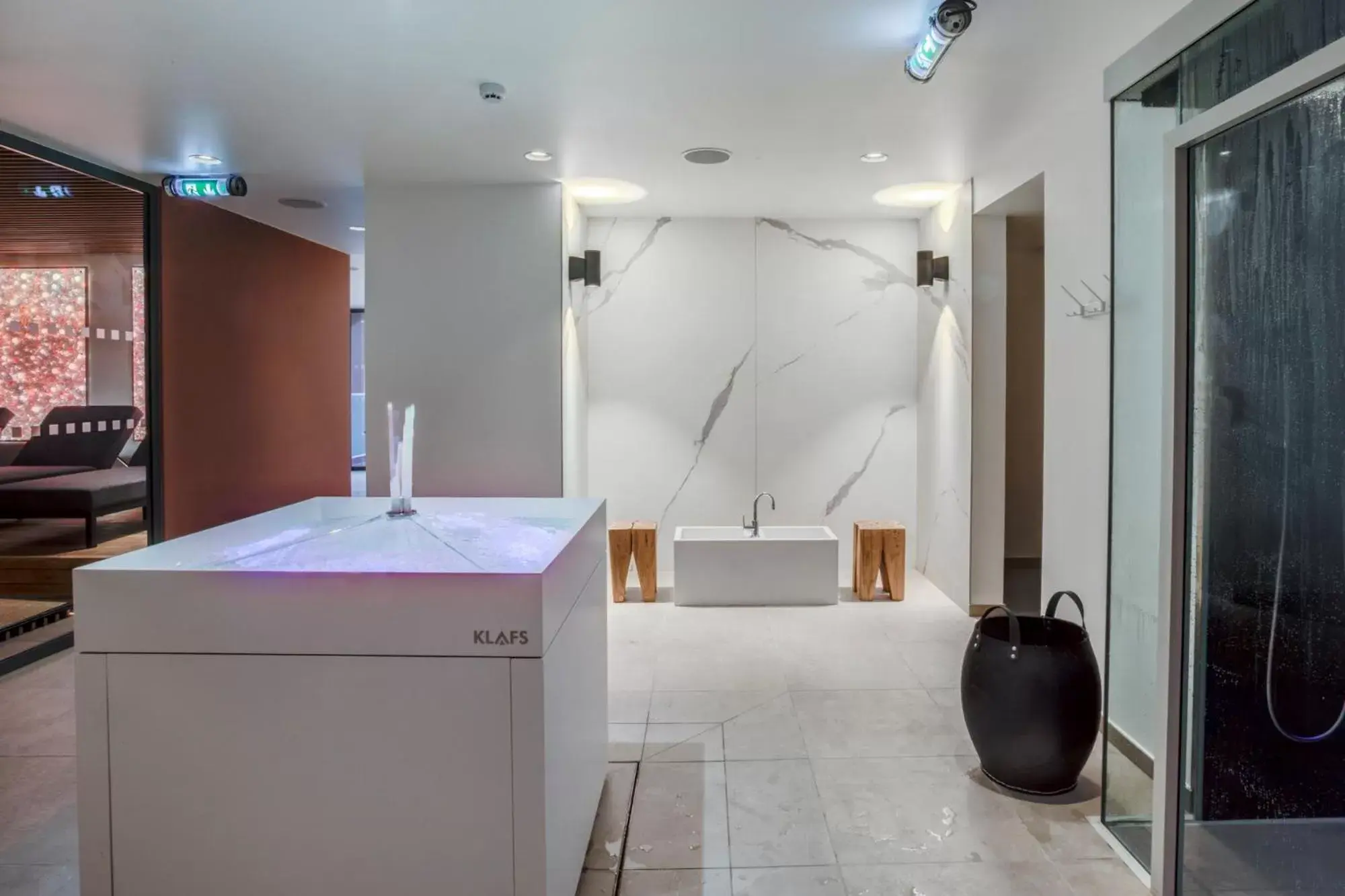 Spa and wellness centre/facilities, Bathroom in Hôtel Lyon Métropole