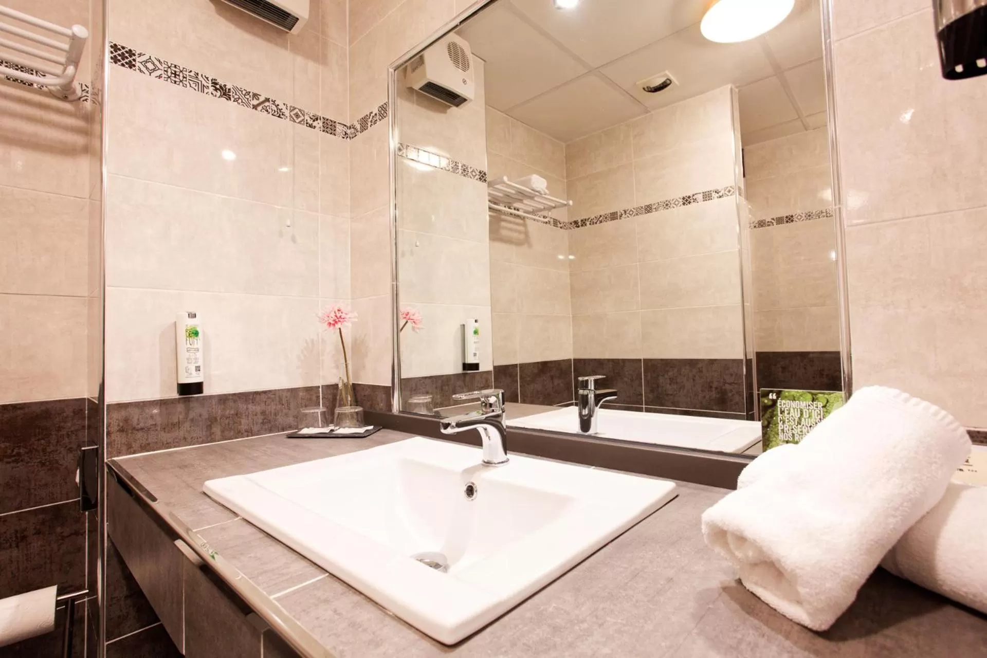 Bathroom in Sure Hotel by Best Western Beziers Le Monestie