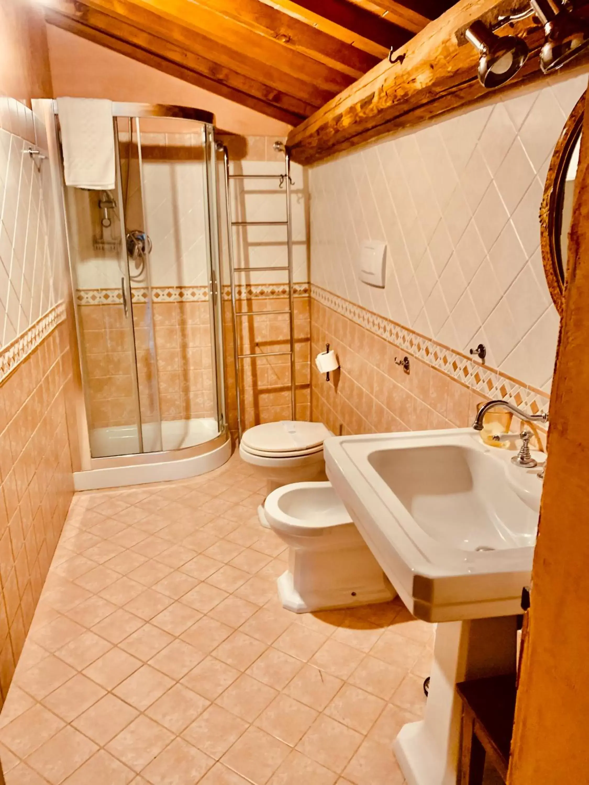 Bathroom in Locanda di Santantimo