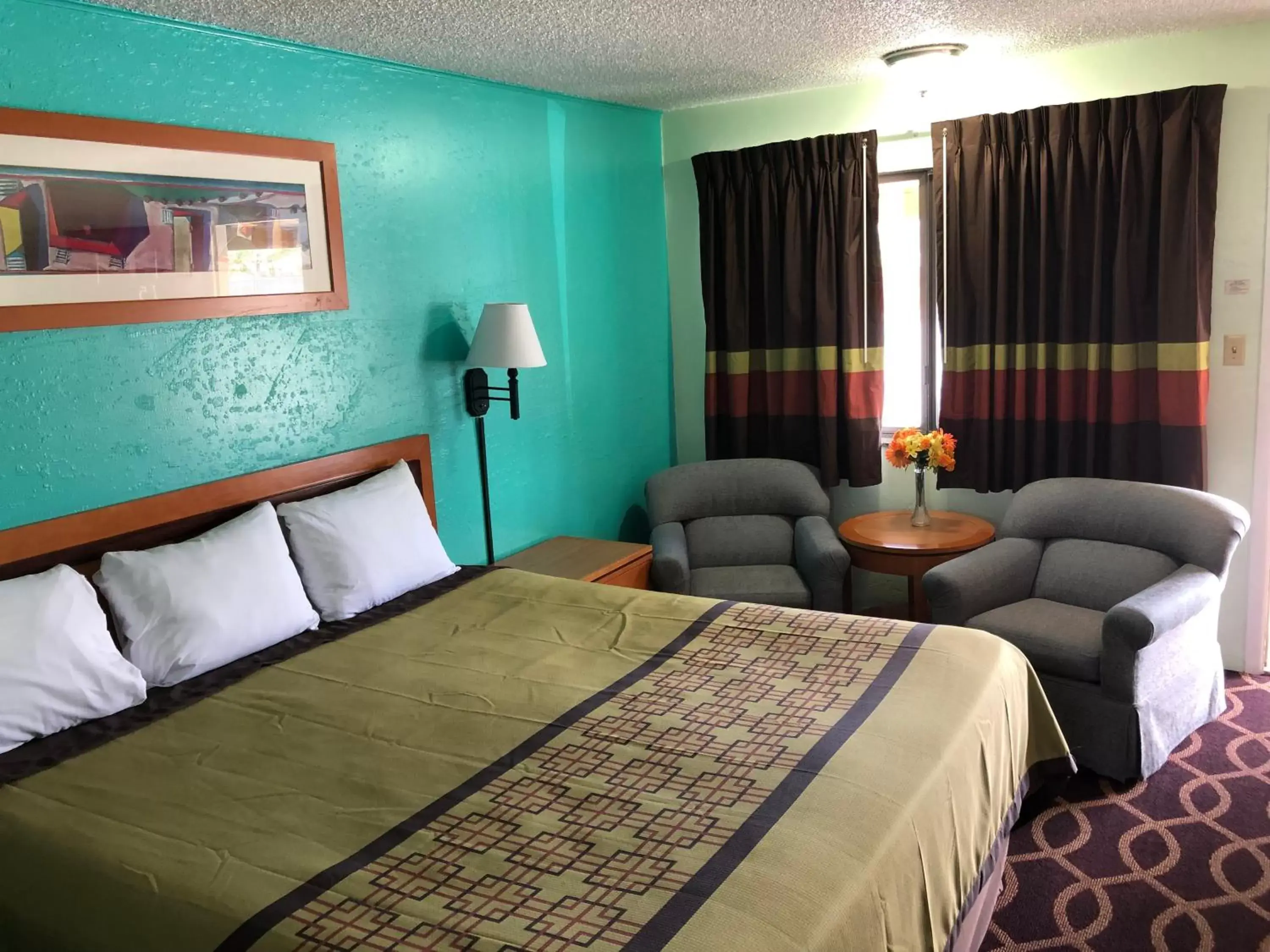 Bed in Klamath Motor Lodge