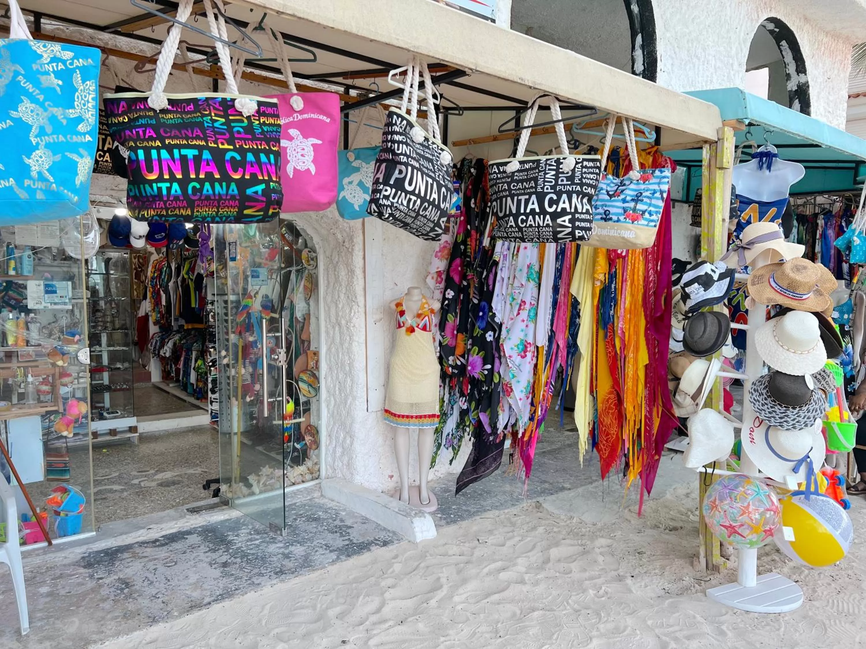 Shopping Area, Supermarket/Shops in FIESTA SOL CARIBE playa LOS CORALES