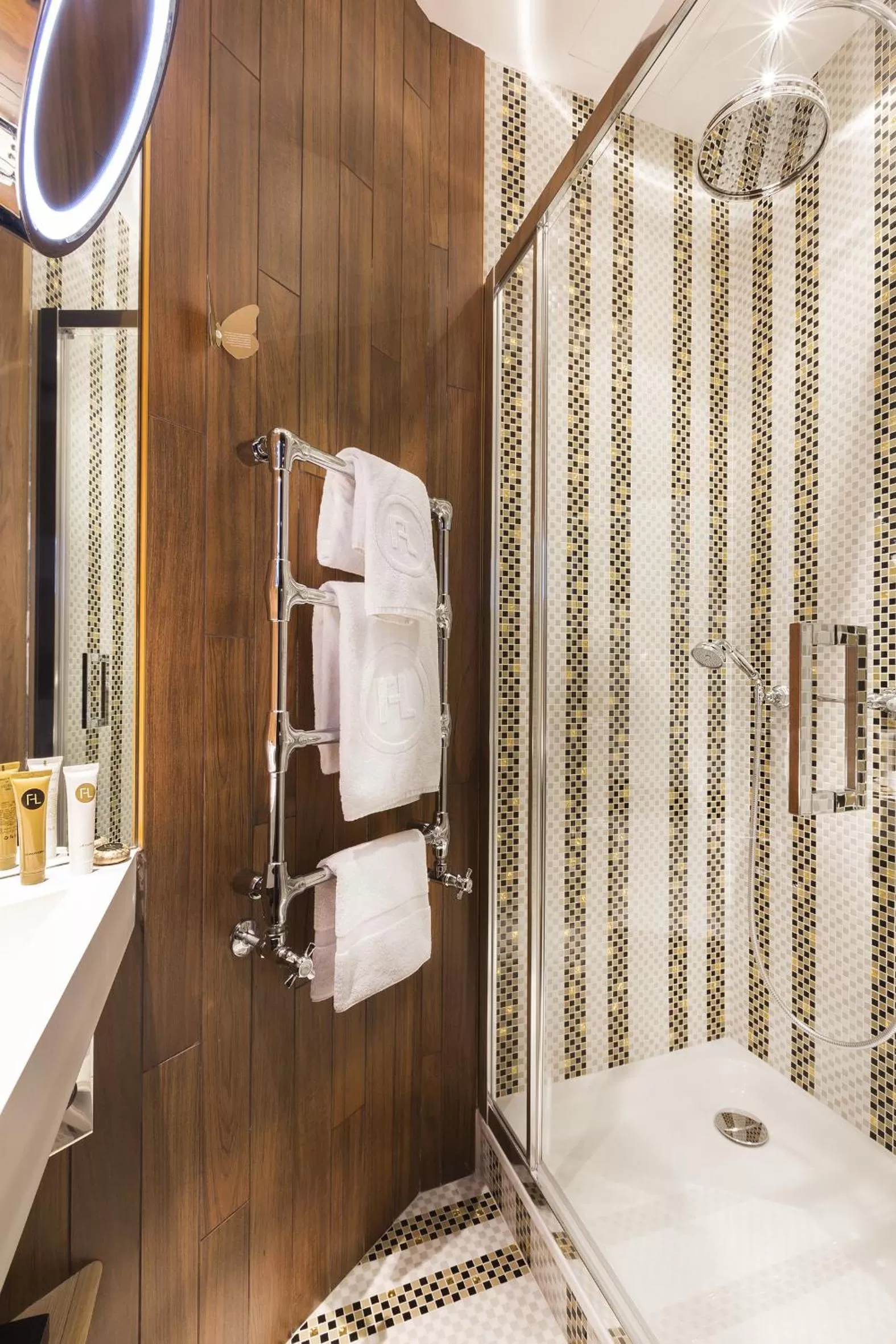 Bathroom in Hotel Maison FL