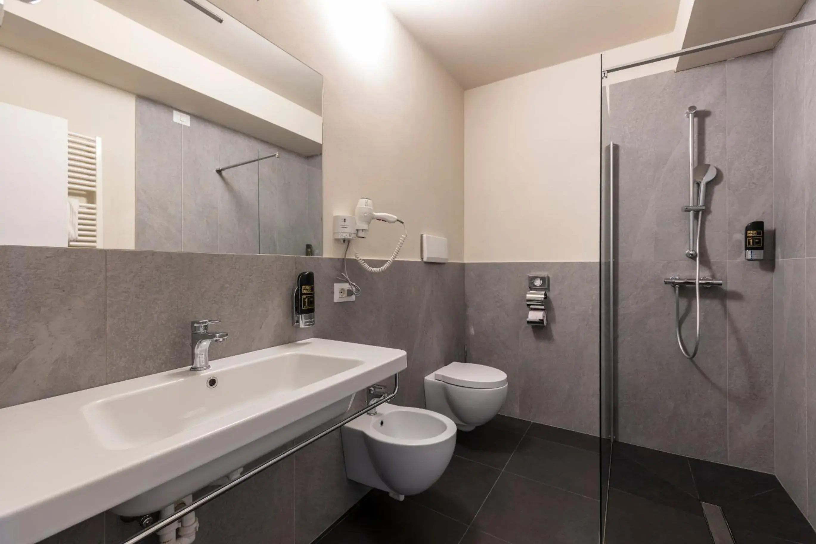 Bathroom in Arco Smart Hotel