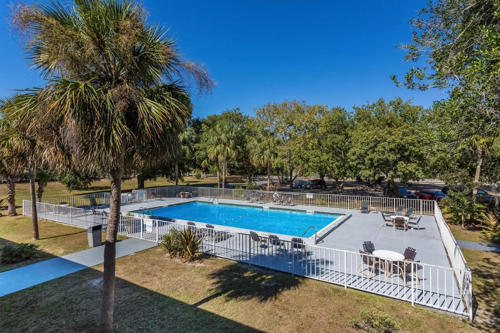 Swimming pool in Studio 6 Gainesville, Fl
