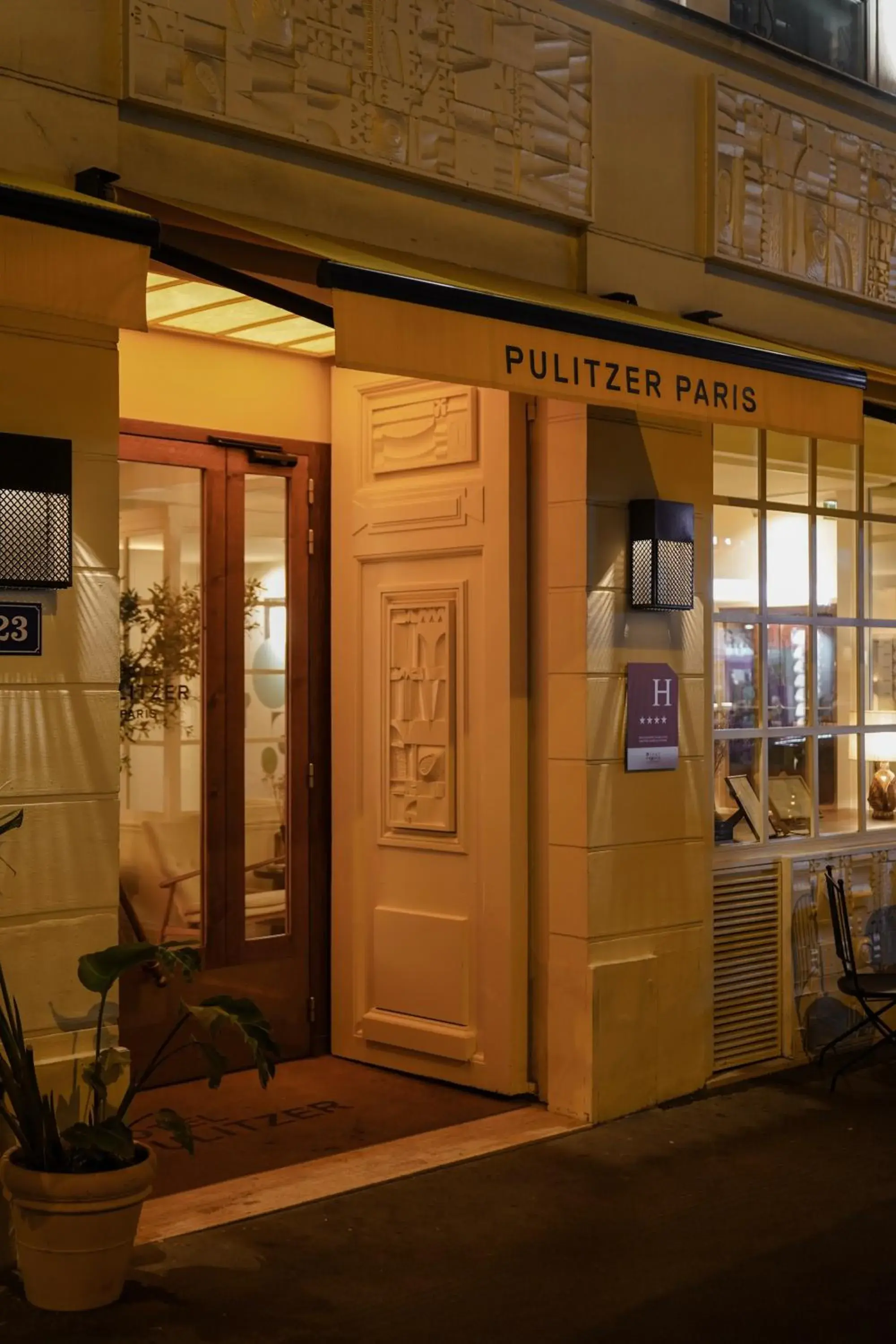 Facade/entrance in Hotel Pulitzer Paris