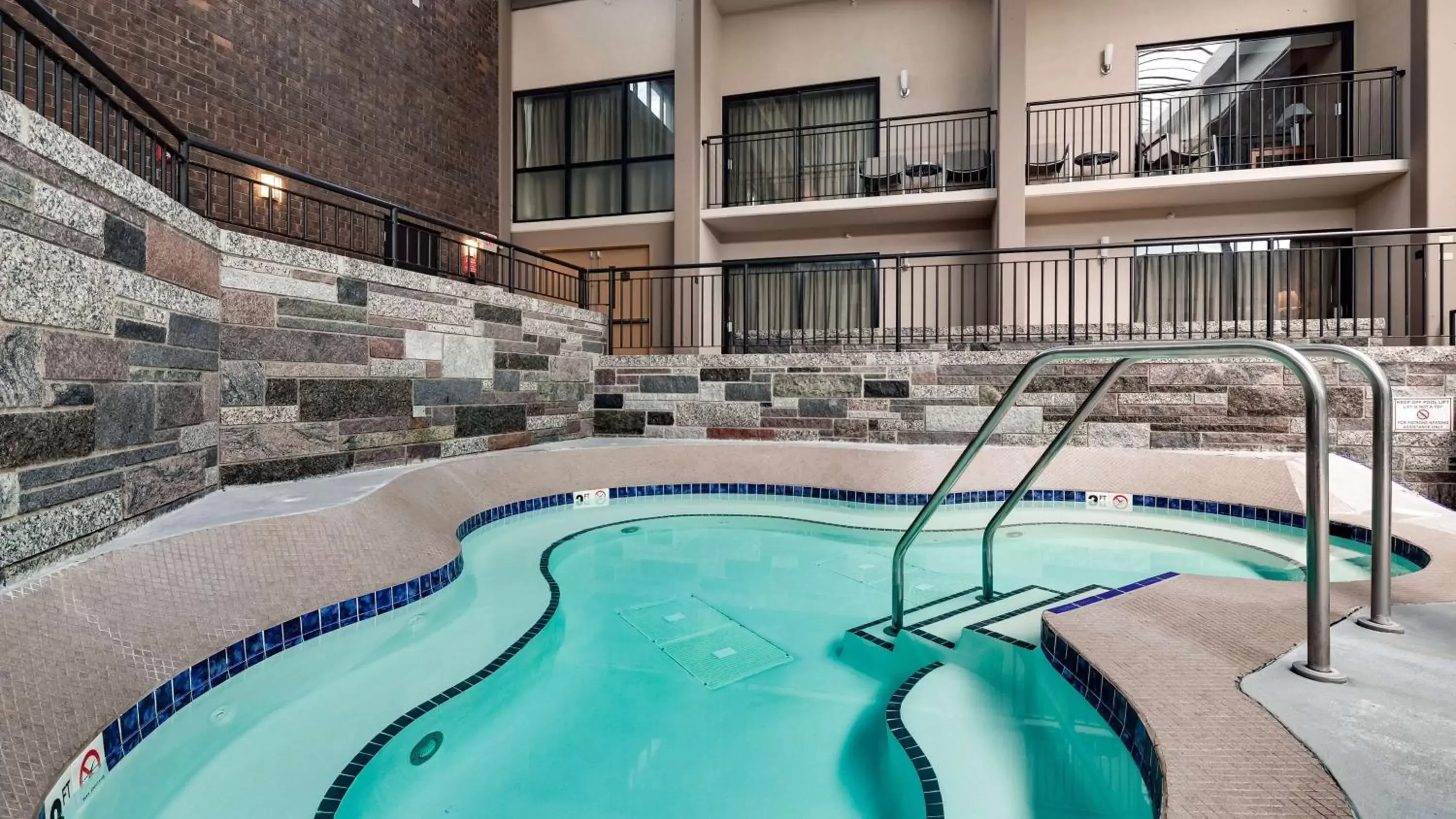 On site, Swimming Pool in Best Western Plus Bloomington Hotel
