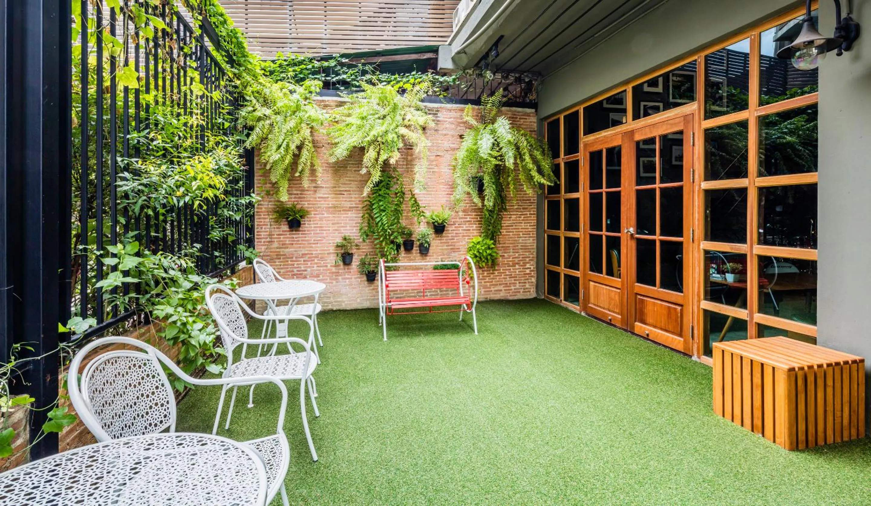 Garden in At Hua Lamphong Hotel