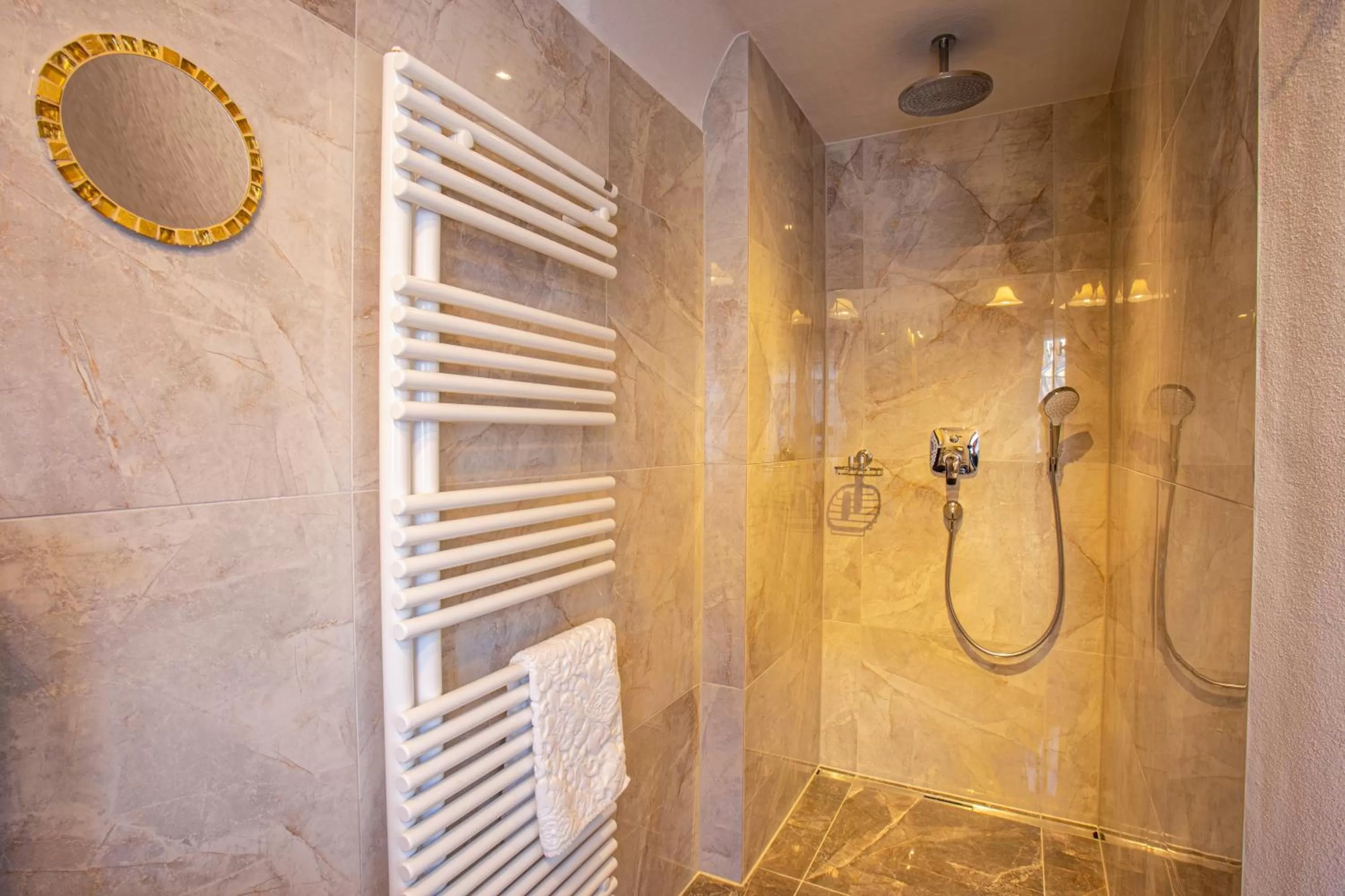 Shower in Gasthof Lend-Platzl