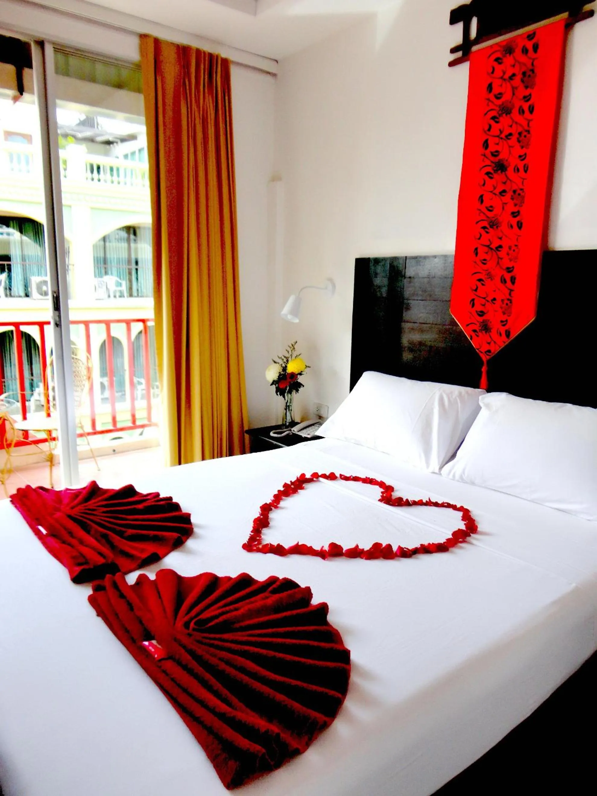 Bedroom, Bed in Boomerang Inn