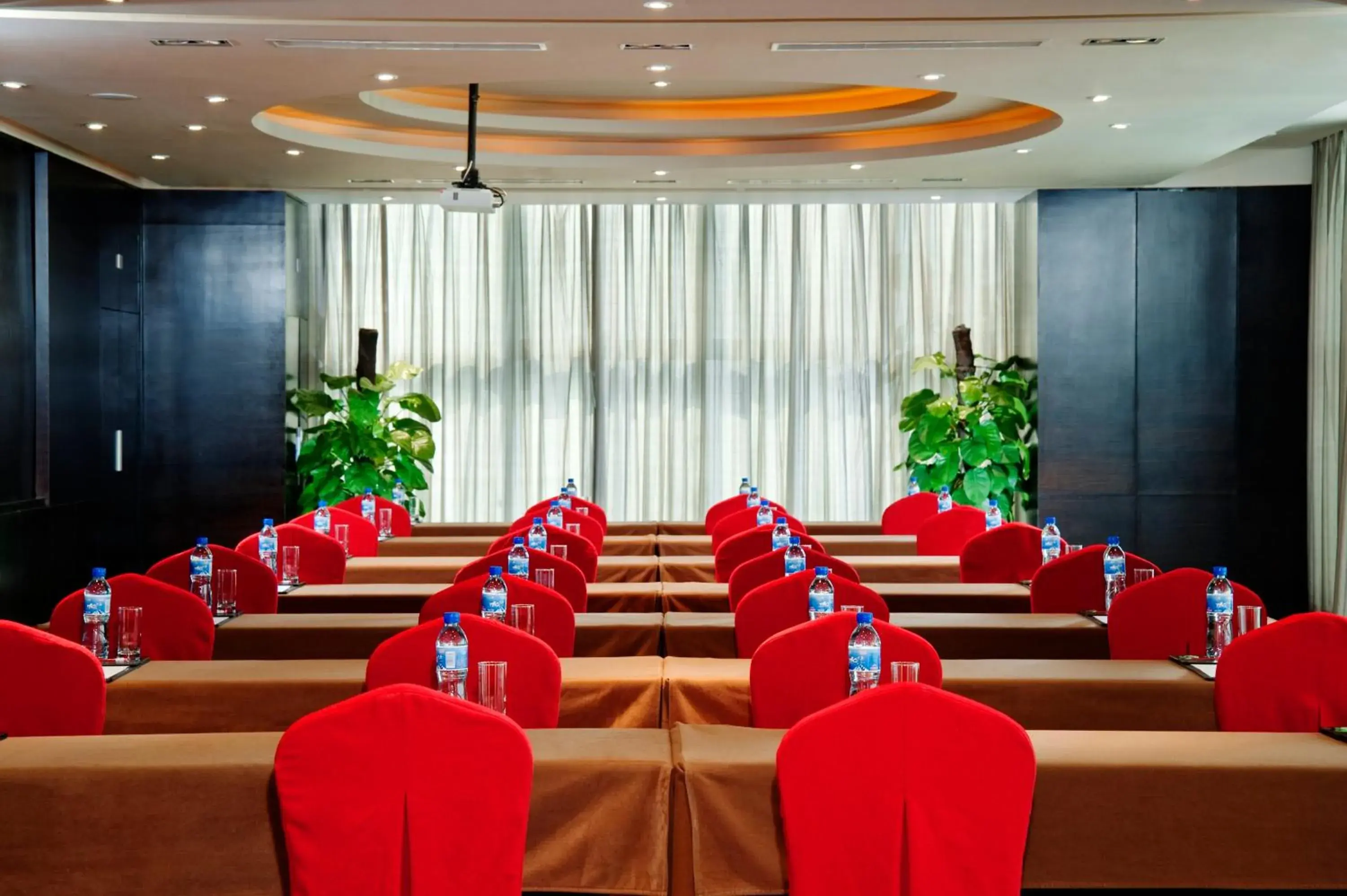 Meeting/conference room in Holiday Inn Xi'an Greenland Century City, an IHG Hotel