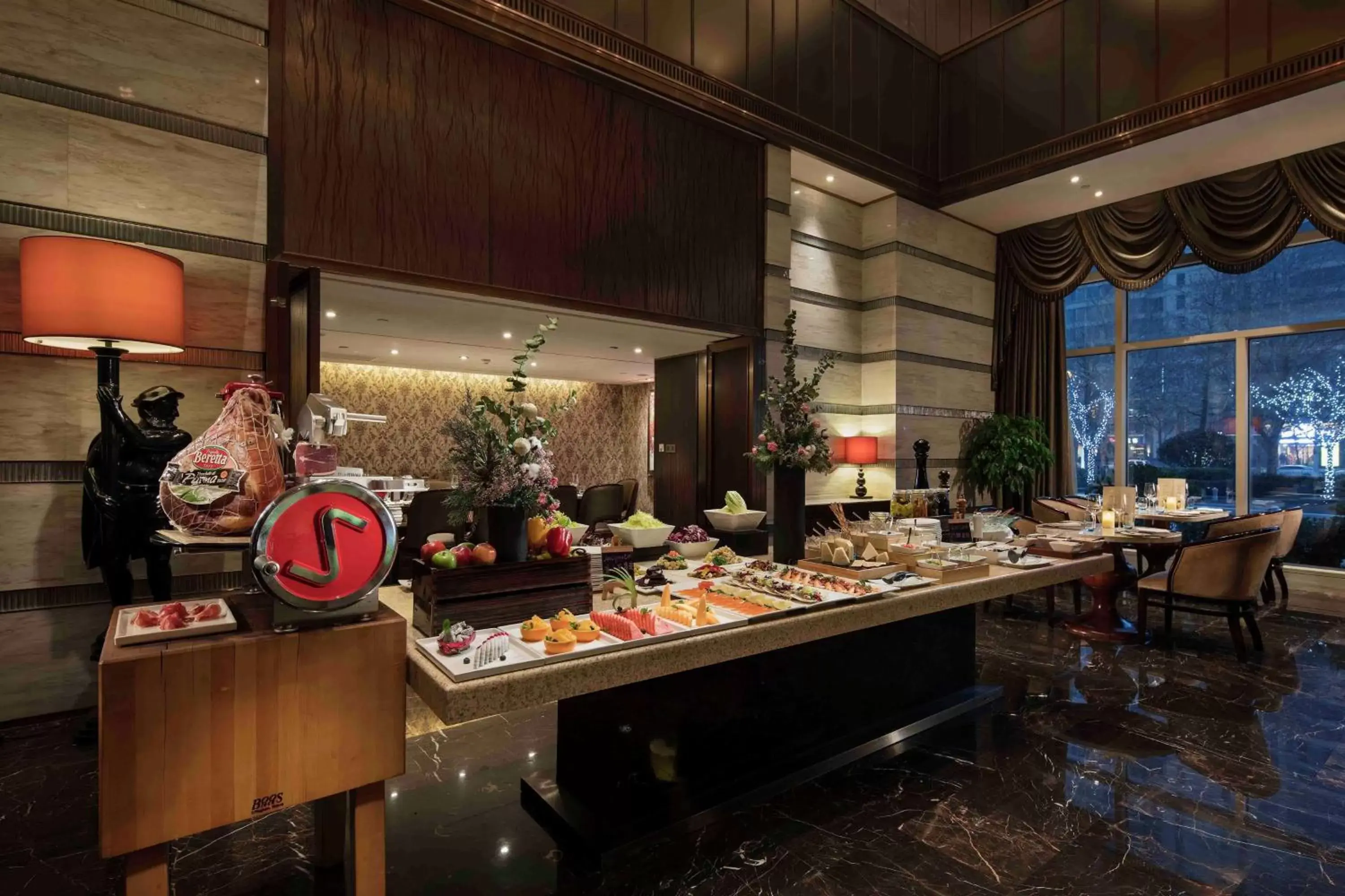 Restaurant/places to eat in Hilton Zhengzhou Restaurant/places to eat in Hilton Zhengzhou