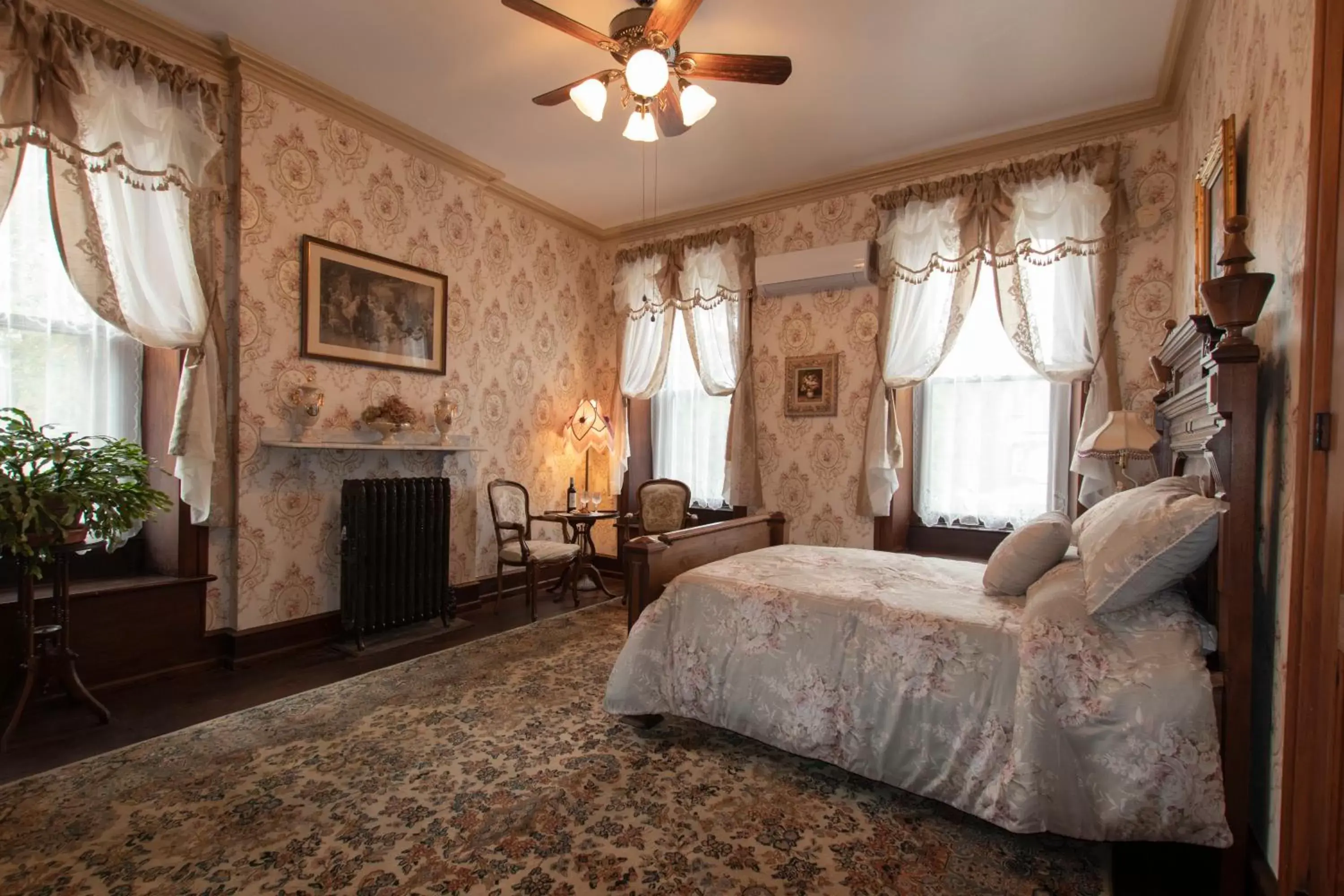 Bedroom in Gifford-Risley House Bed and Breakfast