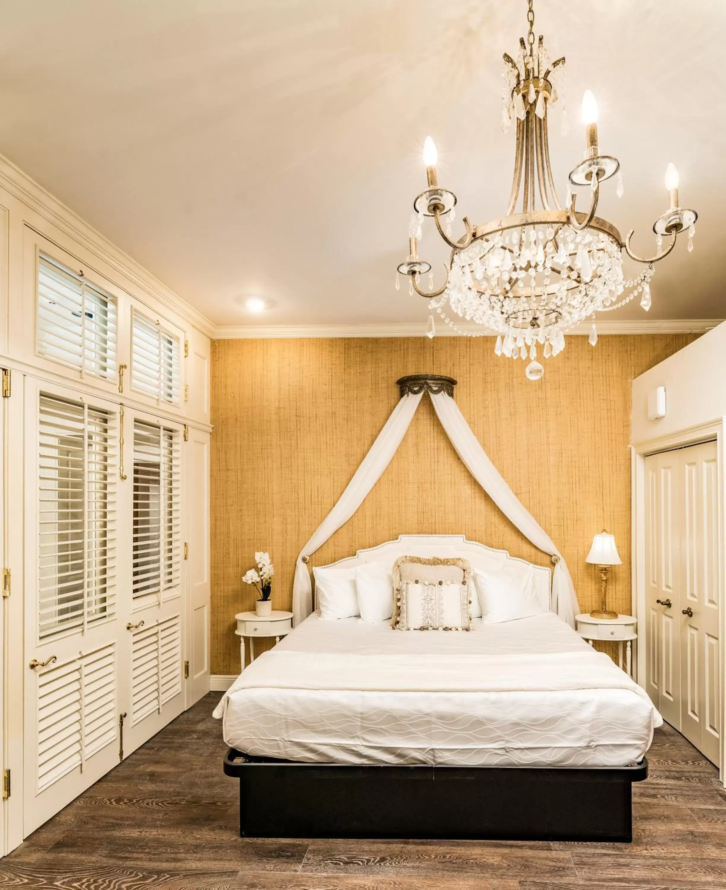 Bedroom, Bed in The Alexandre