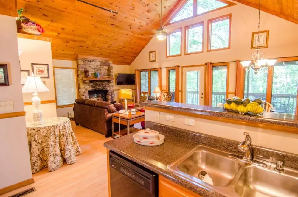 Kitchen or kitchenette, Kitchen/Kitchenette in Asheville Cabins of Willow Winds