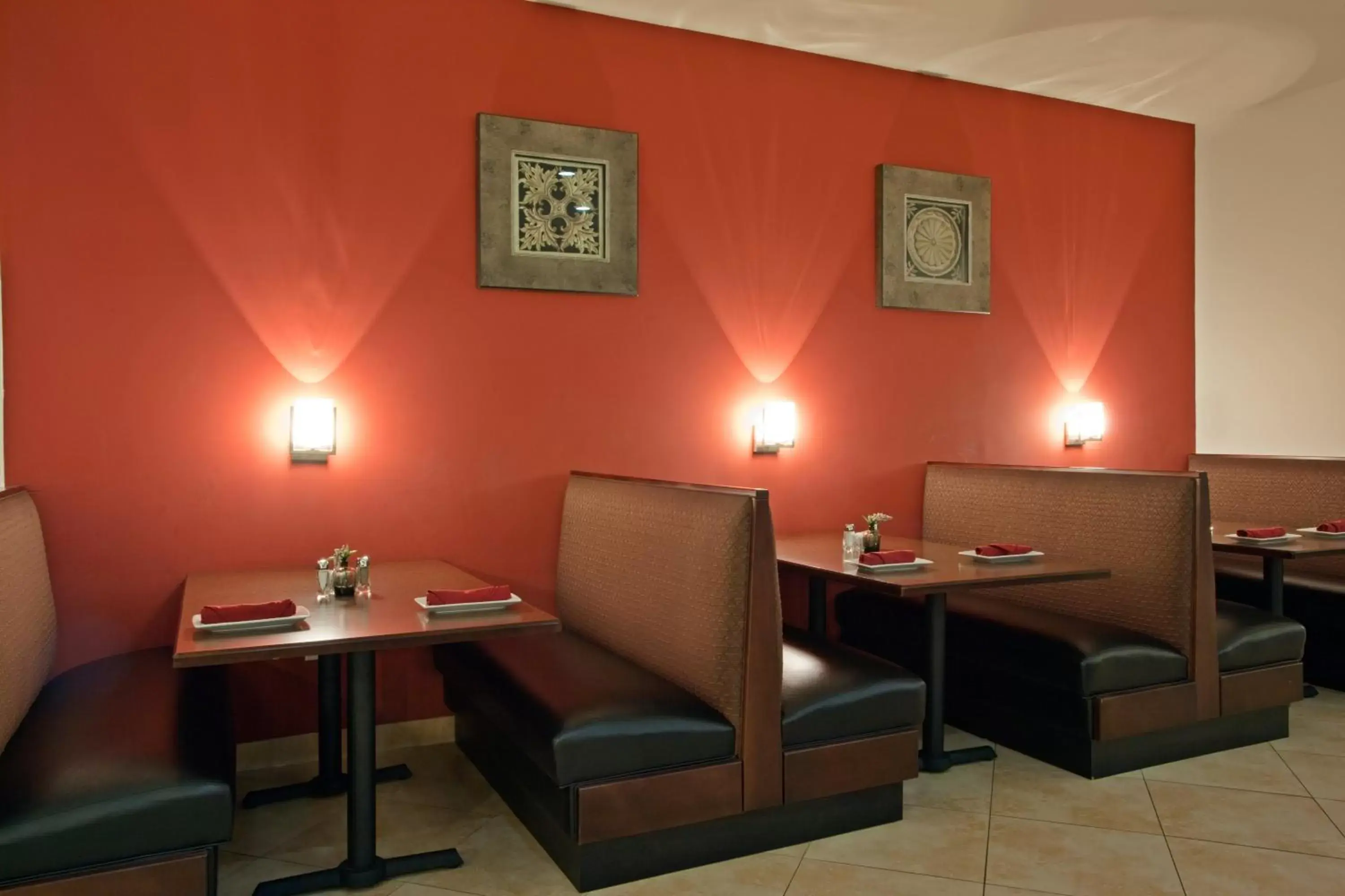 Restaurant/places to eat, Seating Area in Holiday Inn Temple - Belton, an IHG Hotel