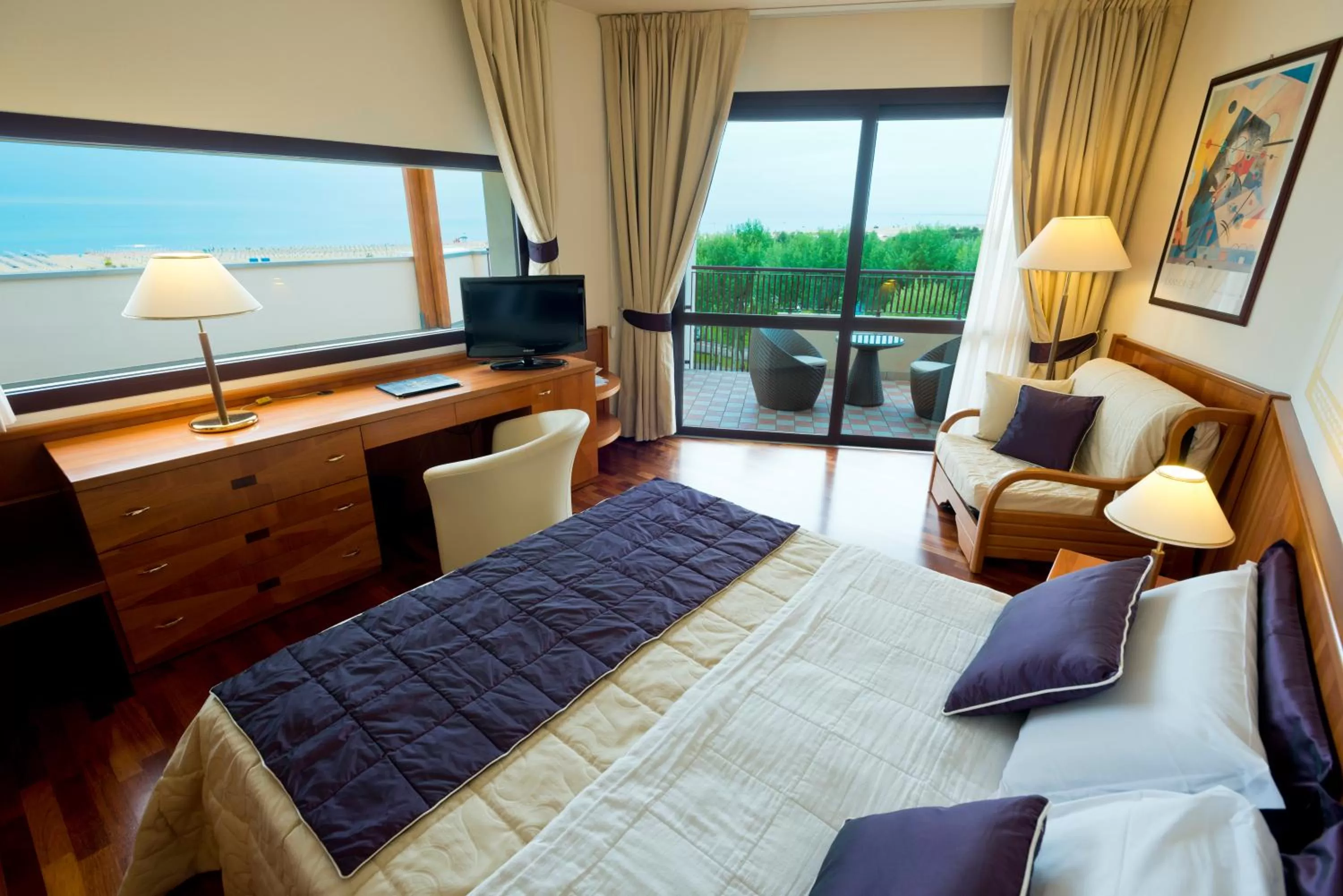 Bed in Savoy Beach Hotel & Thermal Spa