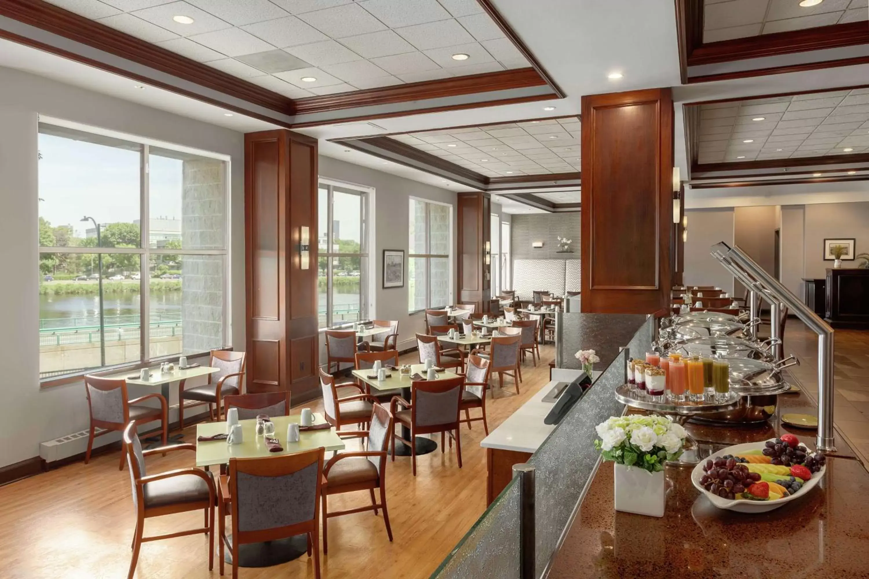 Restaurant/places to eat in DoubleTree Suites by Hilton Hotel Boston - Cambridge Restaurant/places to eat in DoubleTree Suites by Hilton Hotel Boston - Cambridge