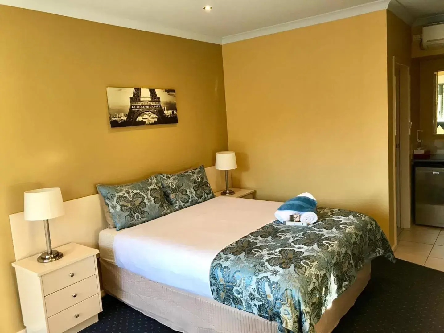 Photo of the whole room, Bed in Kyabram Motor Inn