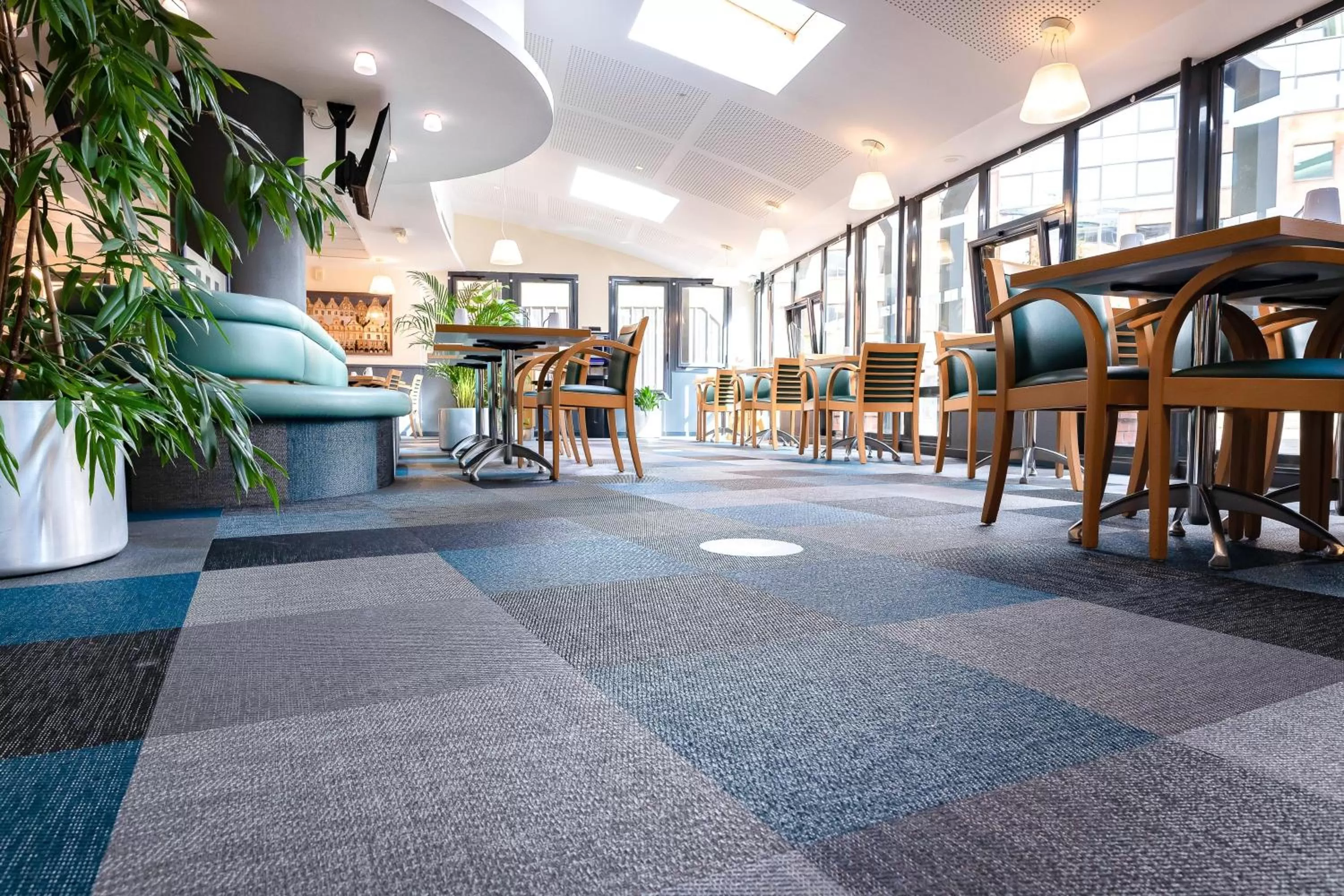 Lobby or reception in Holiday Inn Express Arras by IHG