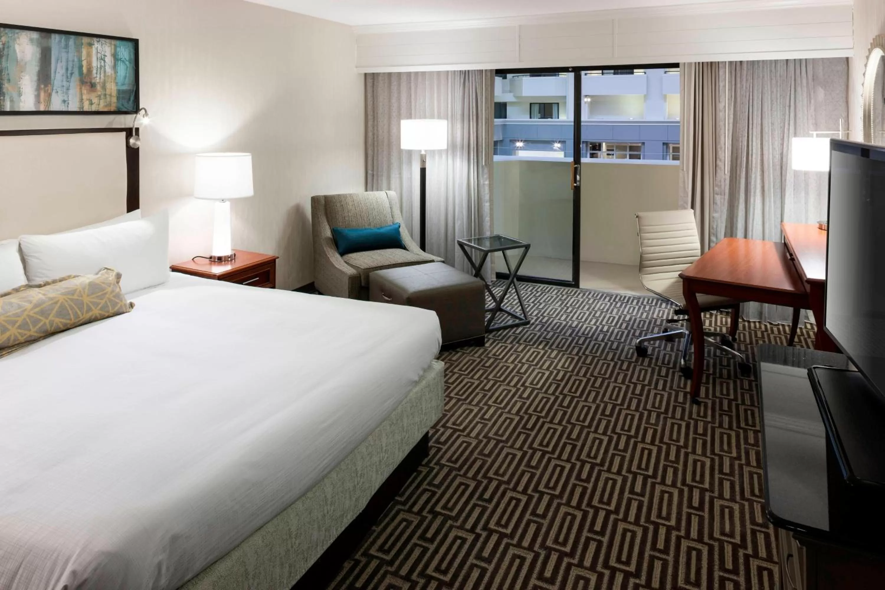Photo of the whole room, Bed in Fairfax Marriott at Fair Oaks