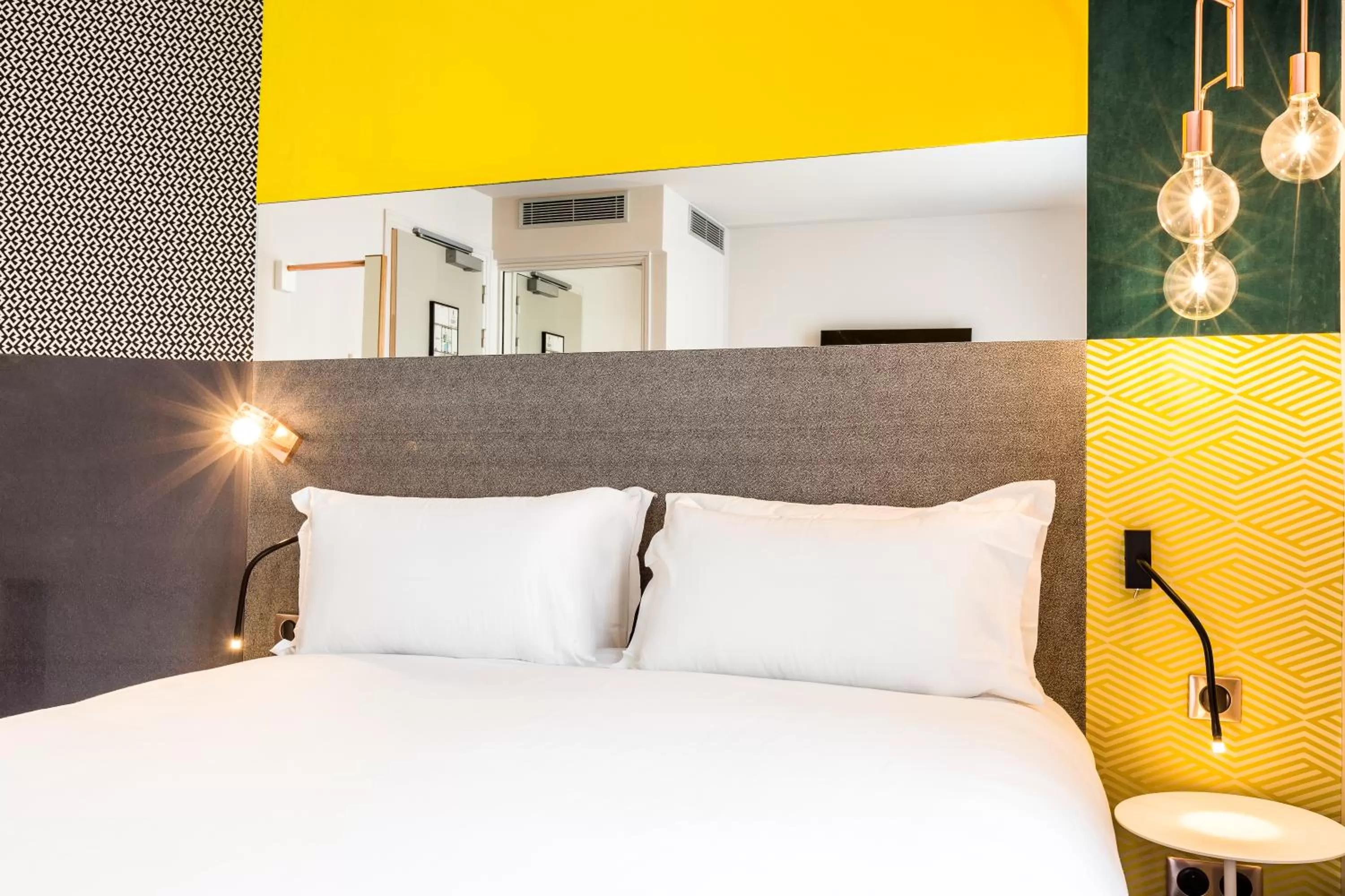 Bed in Hotel Duette Paris