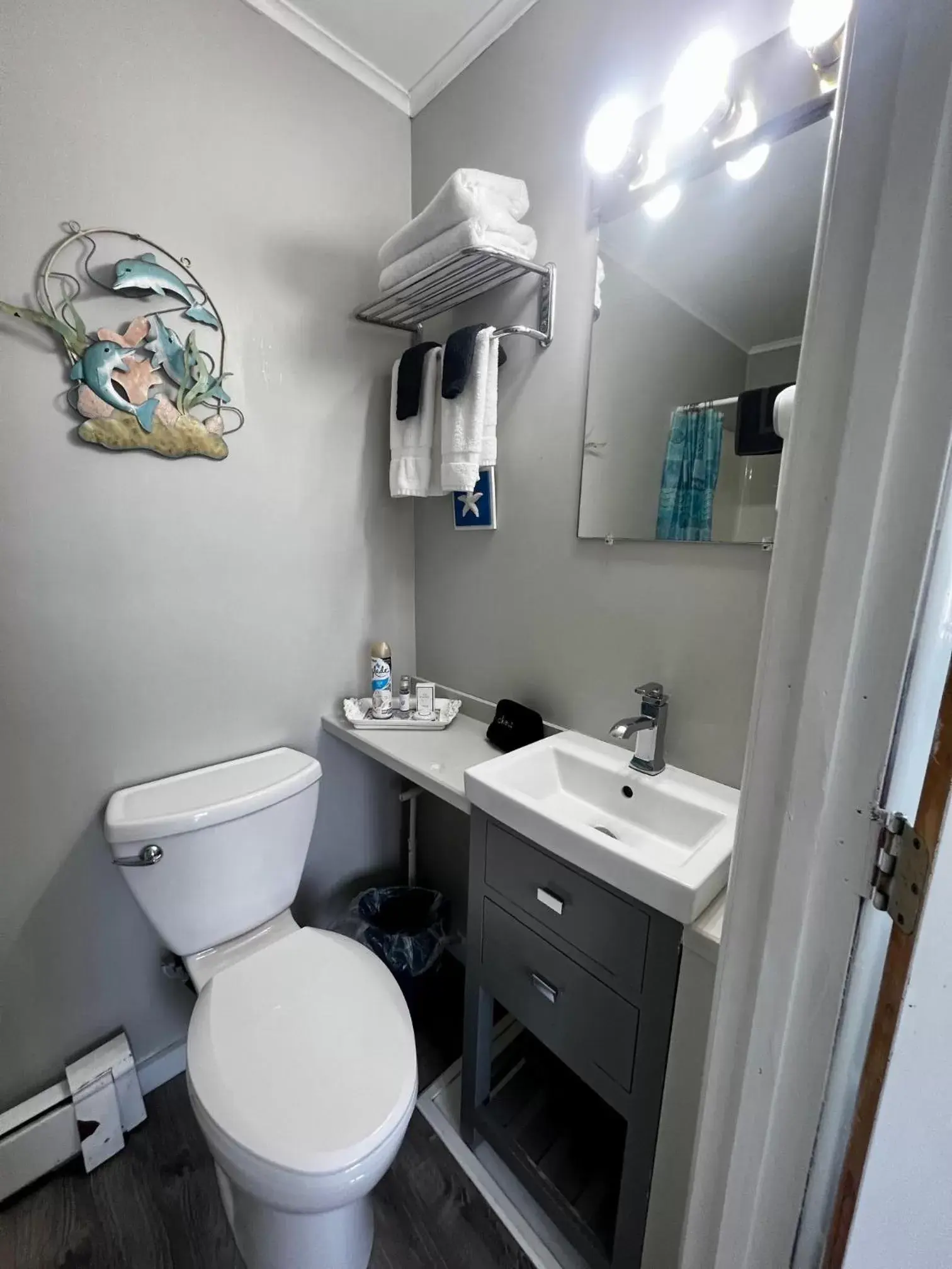 Bathroom in Claddagh Motel & Suites
