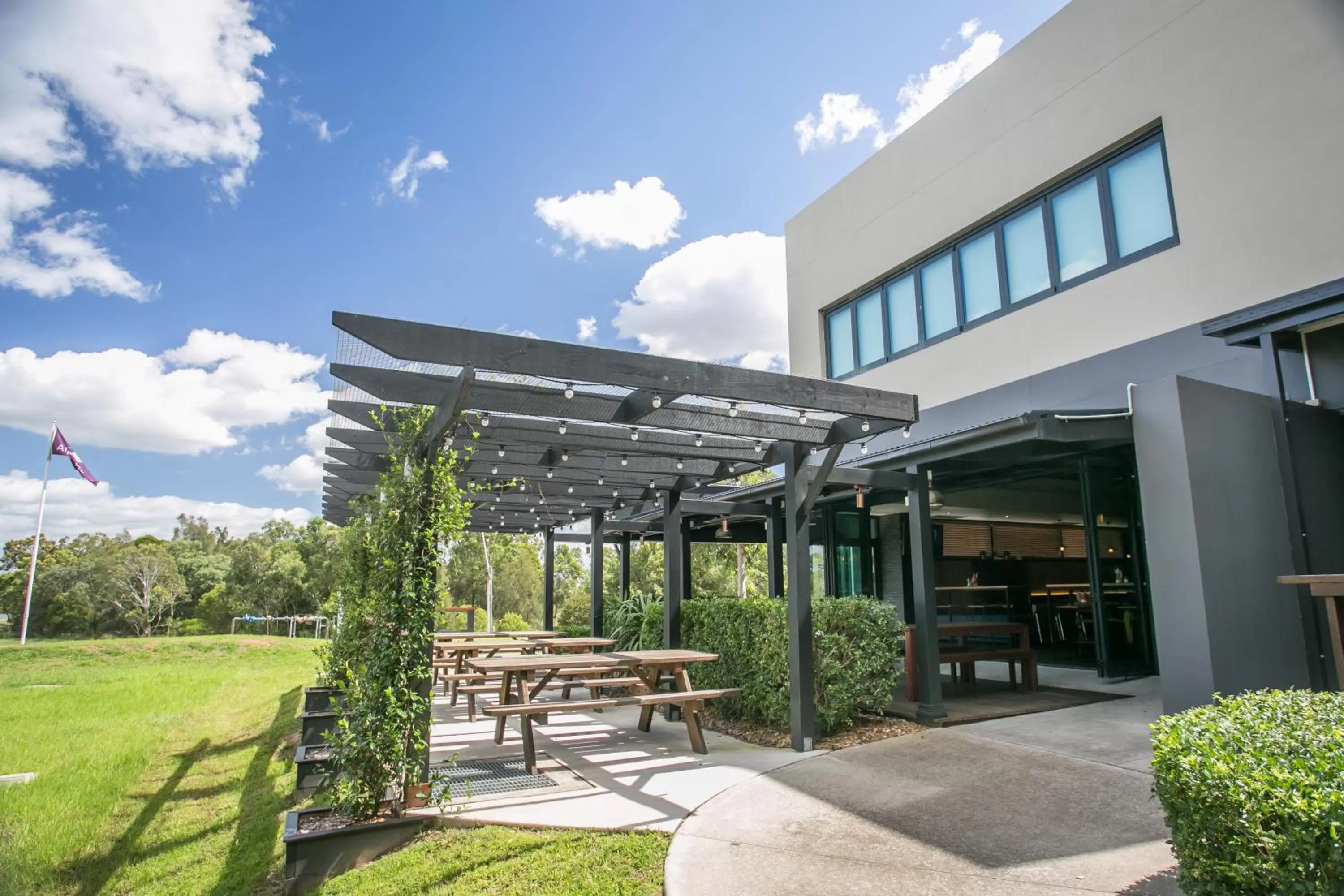 Restaurant/places to eat in Alpha Hotel Eastern Creek