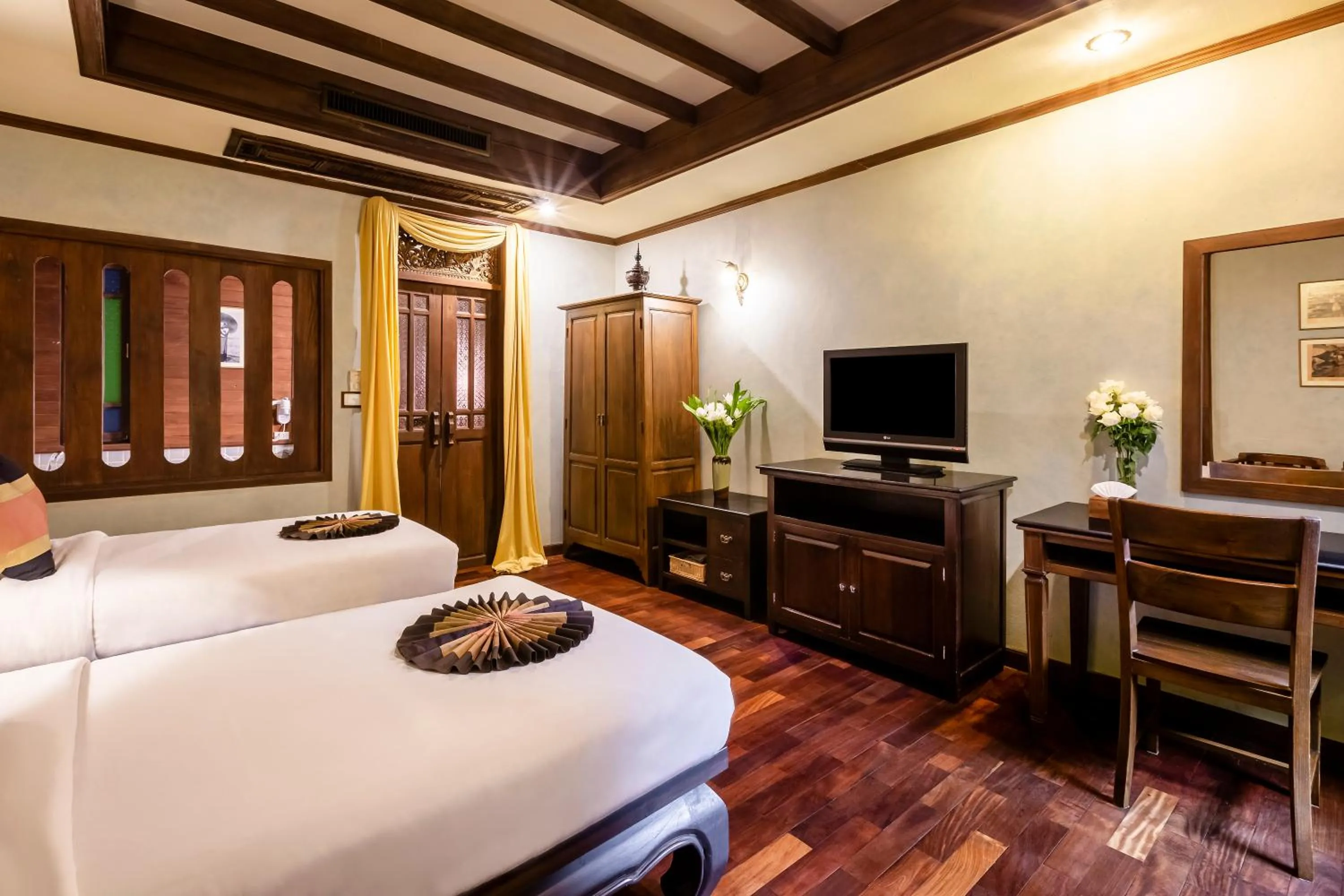 Photo of the whole room, Bed in Amata Lanna Chiang Mai, One Member of the Secret Retreats