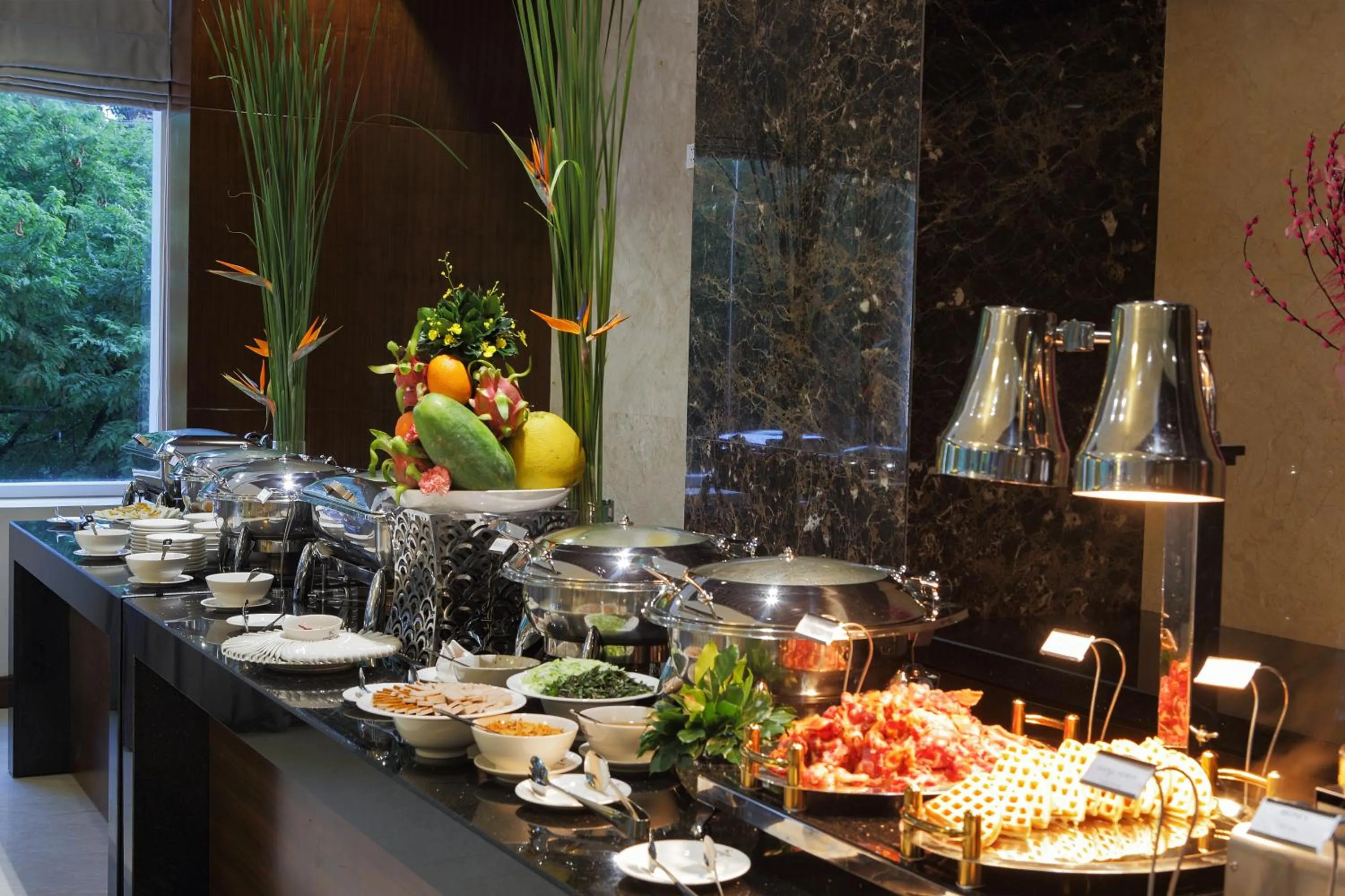 Restaurant/places to eat in Central Palace Hotel