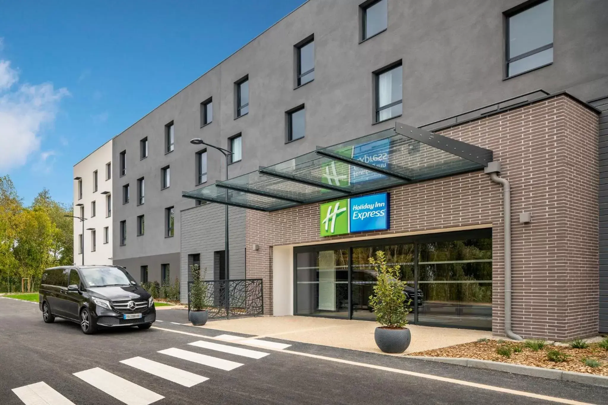Property Building in Holiday Inn Express - Marne-la-Vallée Val d'Europe, an IHG Hotel