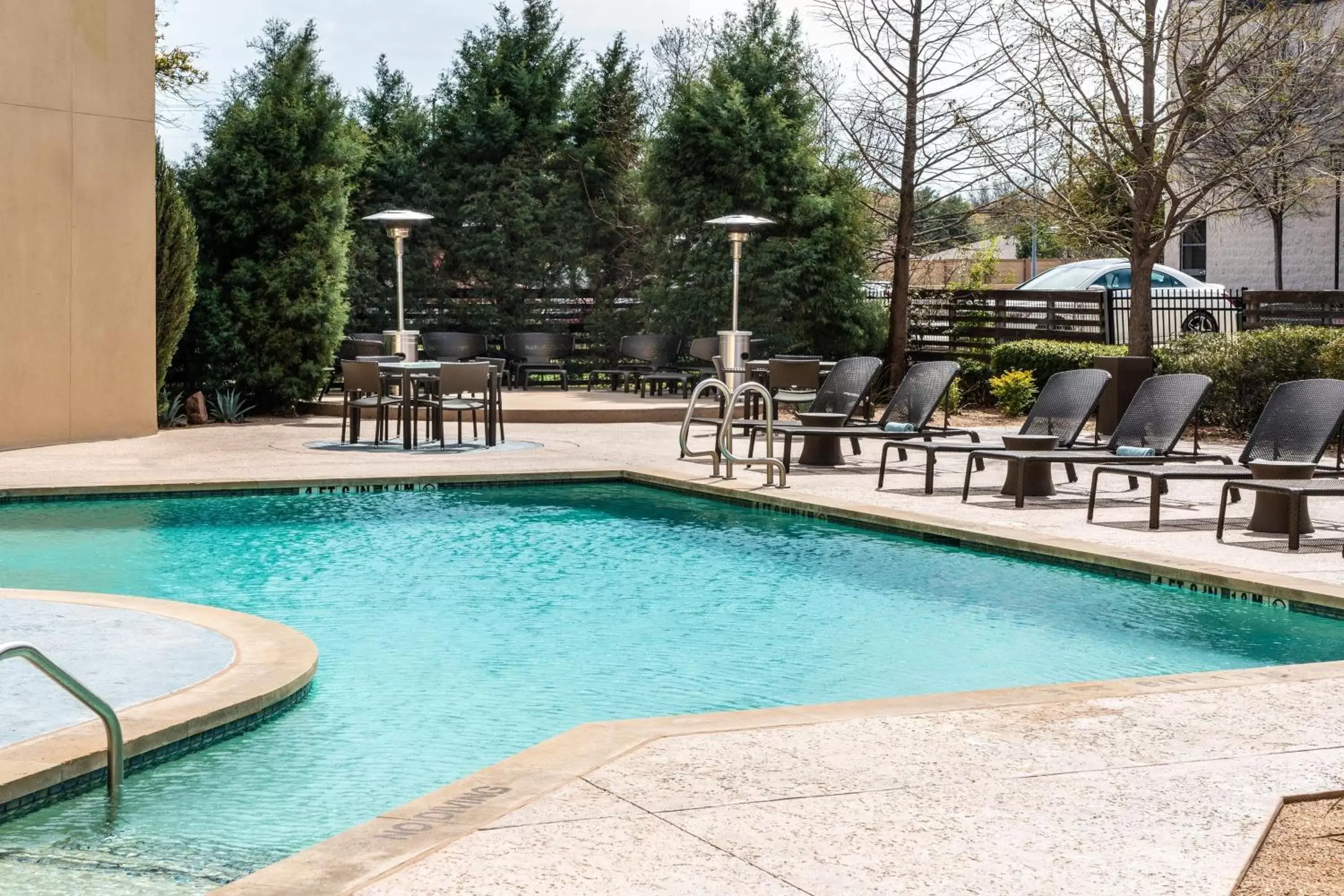 Swimming Pool in Sheraton Dallas Hotel by the Galleria