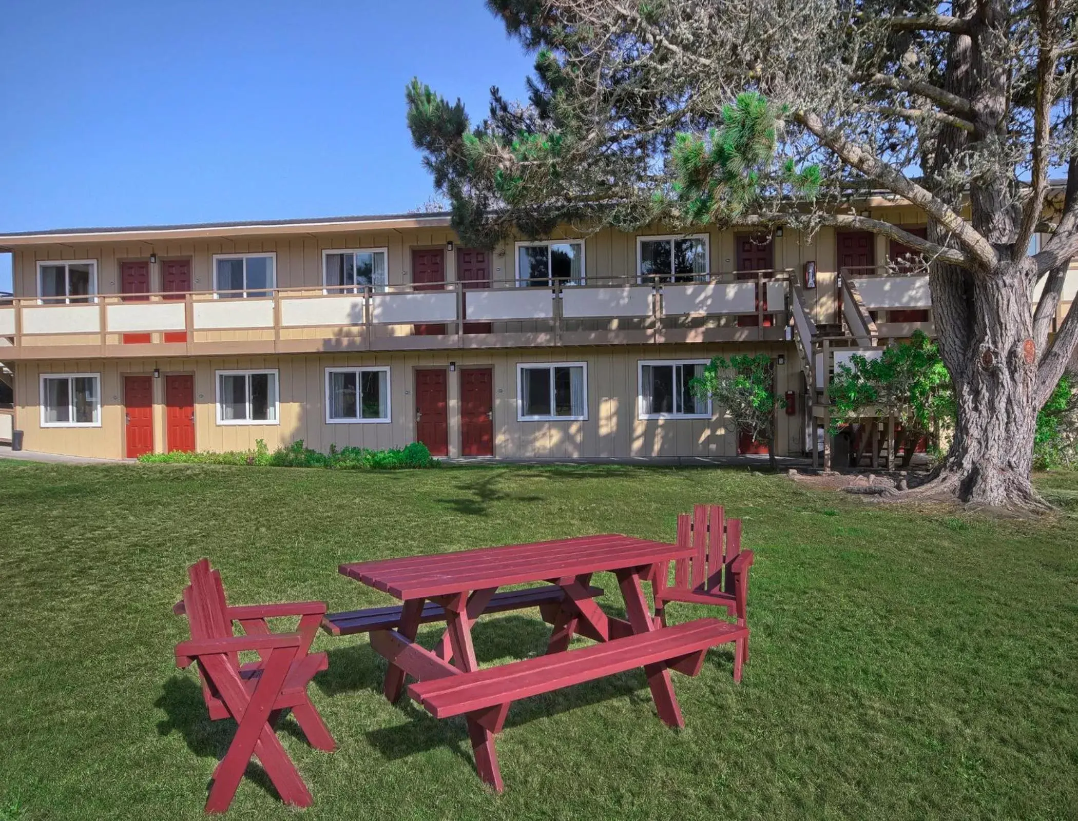 Facade/entrance, Property Building in Silver Surf Motel