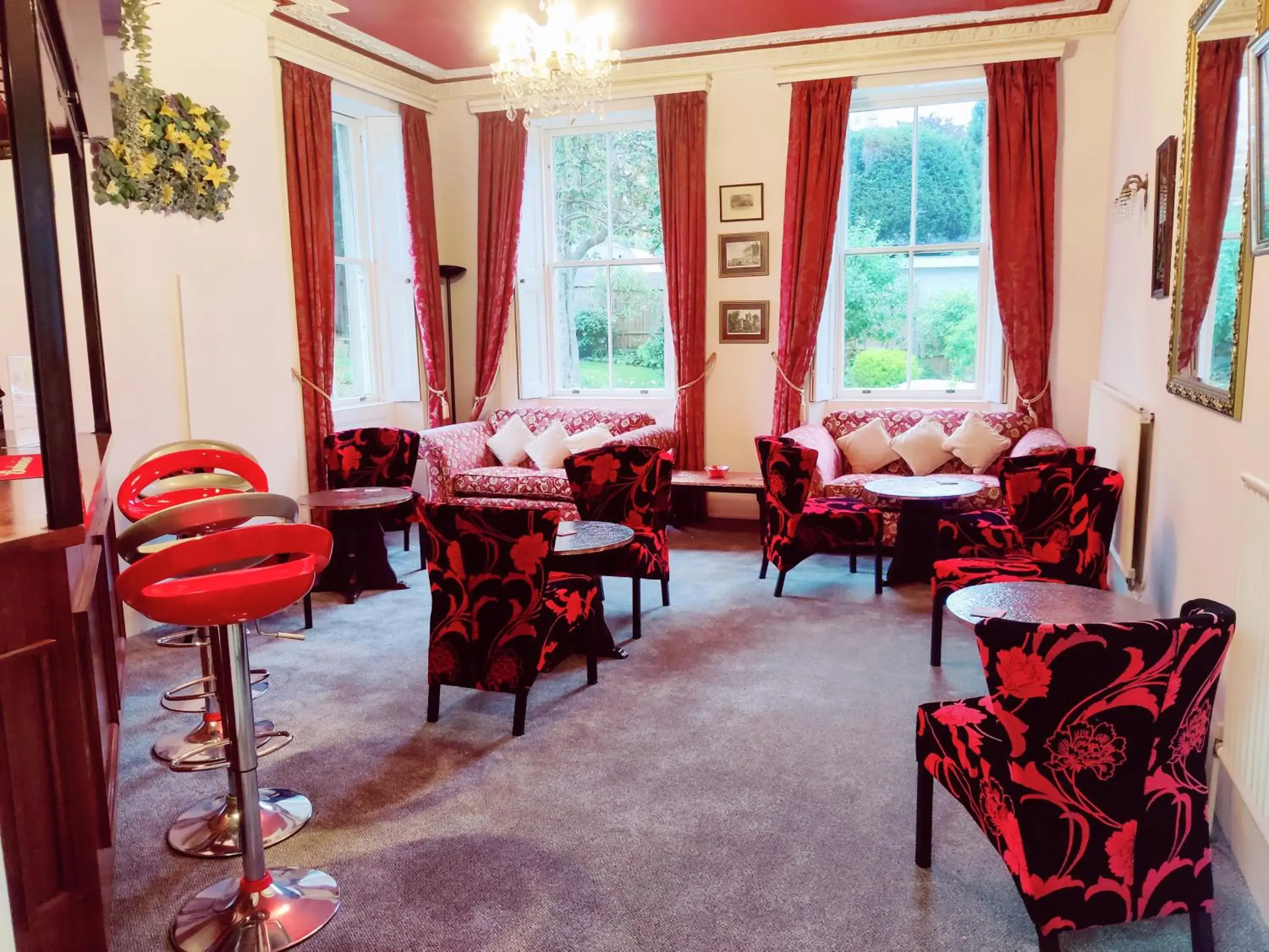 Lounge or bar, Restaurant/Places to Eat in Wentworth House - Free Parking