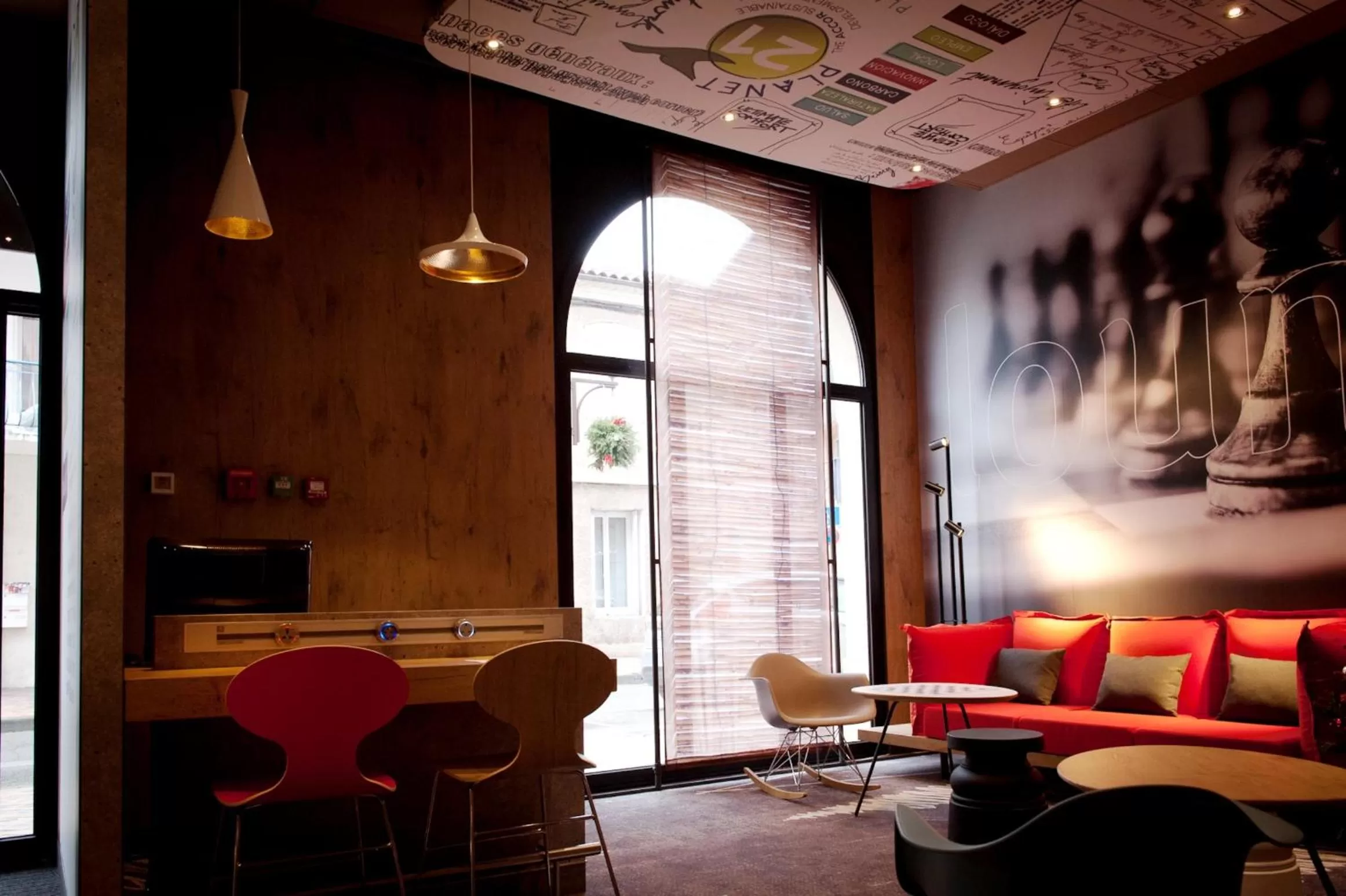 Lounge or bar in Ibis Agen Centre Gare