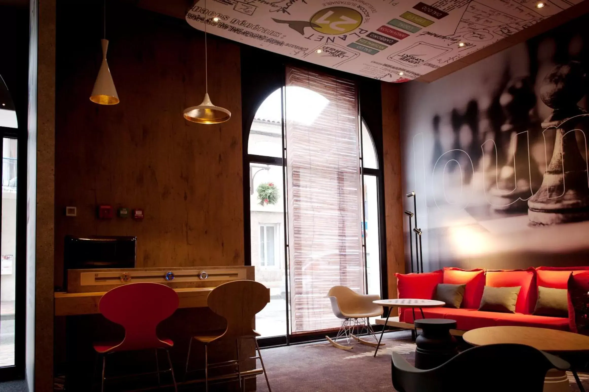 Lounge or bar in Ibis Agen Centre Gare Lounge or bar in Ibis Agen Centre Gare