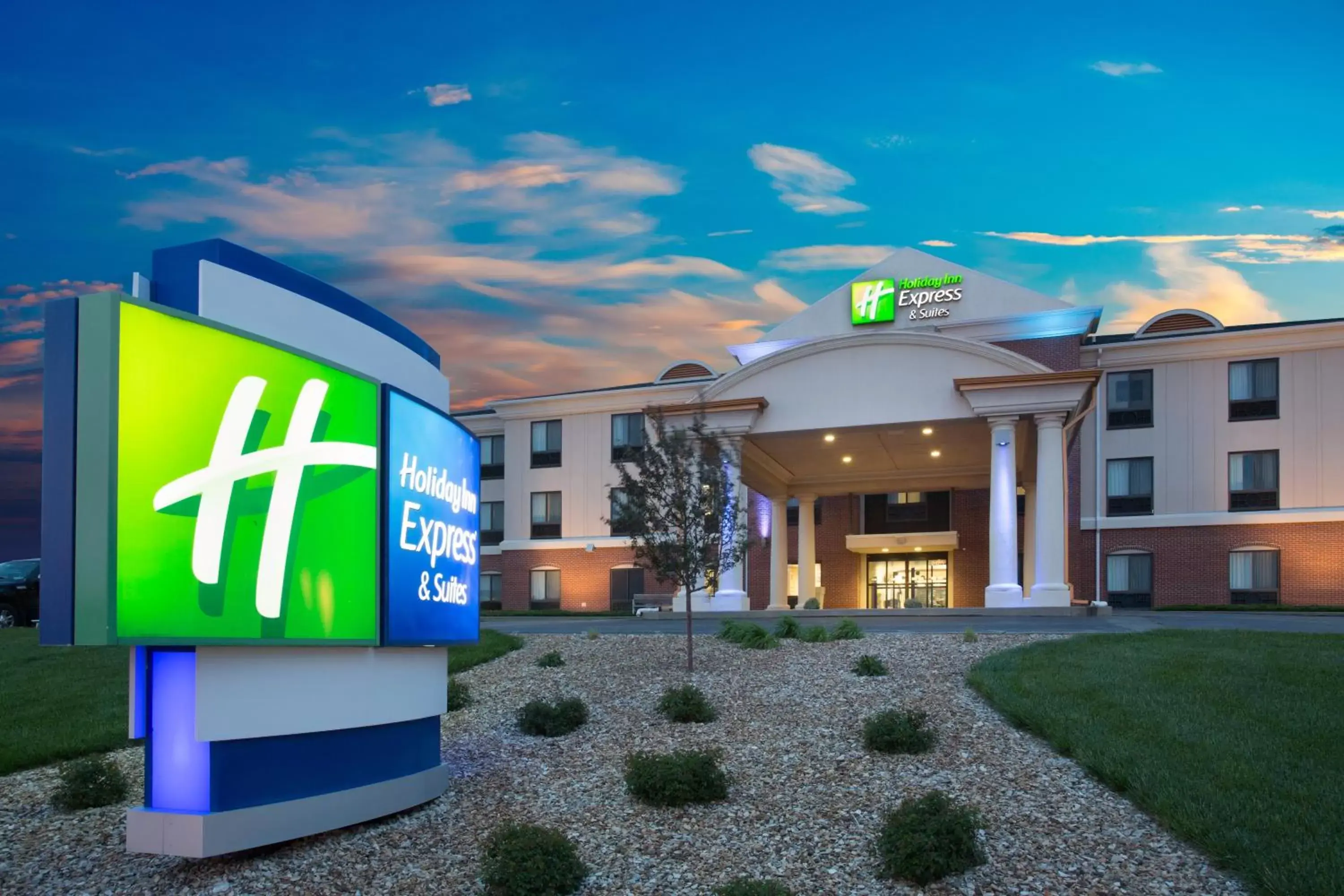 Property Building in Holiday Inn Express Hotel & Suites Concordia US 81, an IHG Hotel