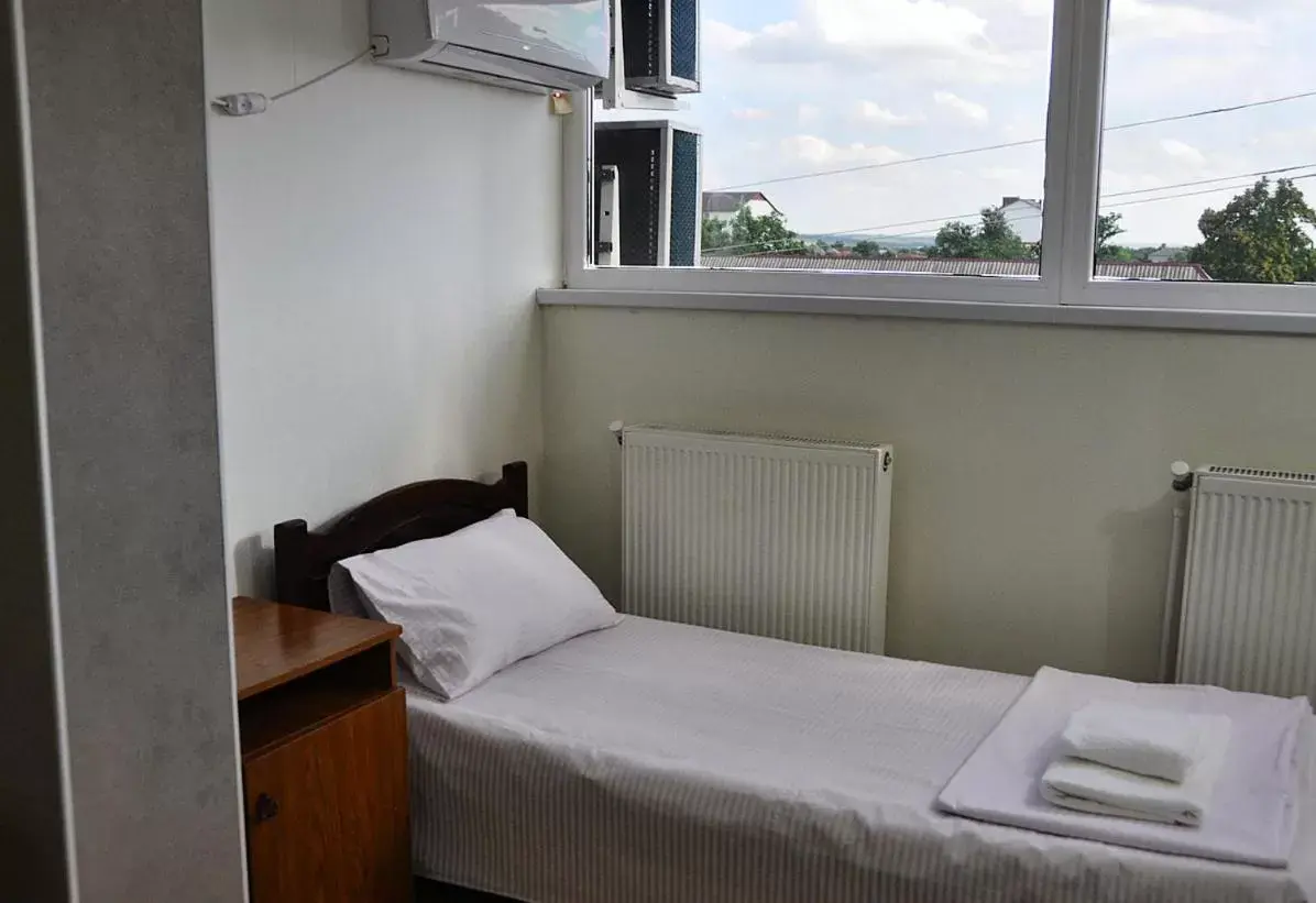 Single Bed in Male Dormitory Room in MEDELEAN HOTEL Single Bed in Male Dormitory Room in MEDELEAN HOTEL