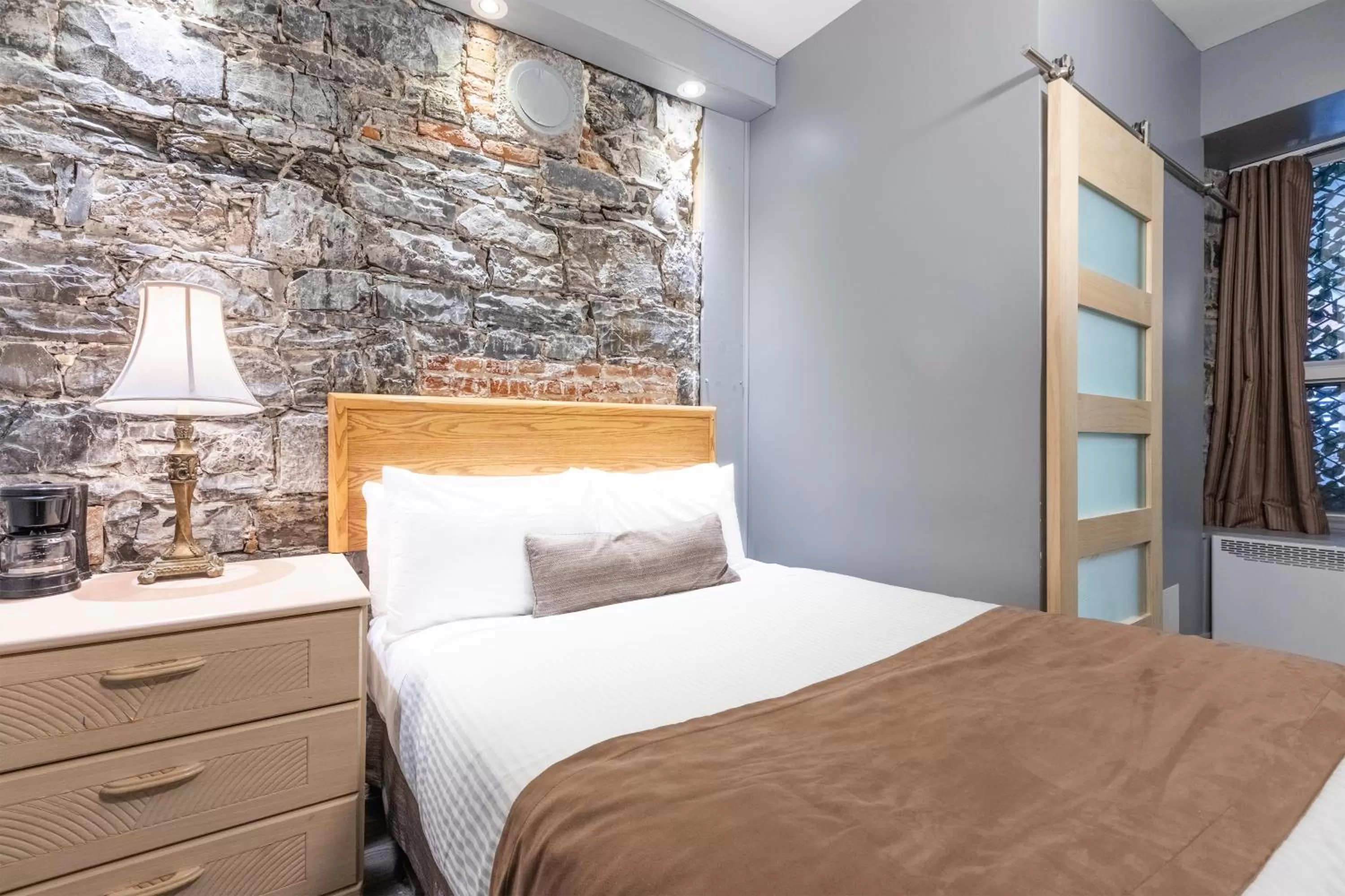 Photo of the whole room, Bed in Hotel Jardin du Gouverneur