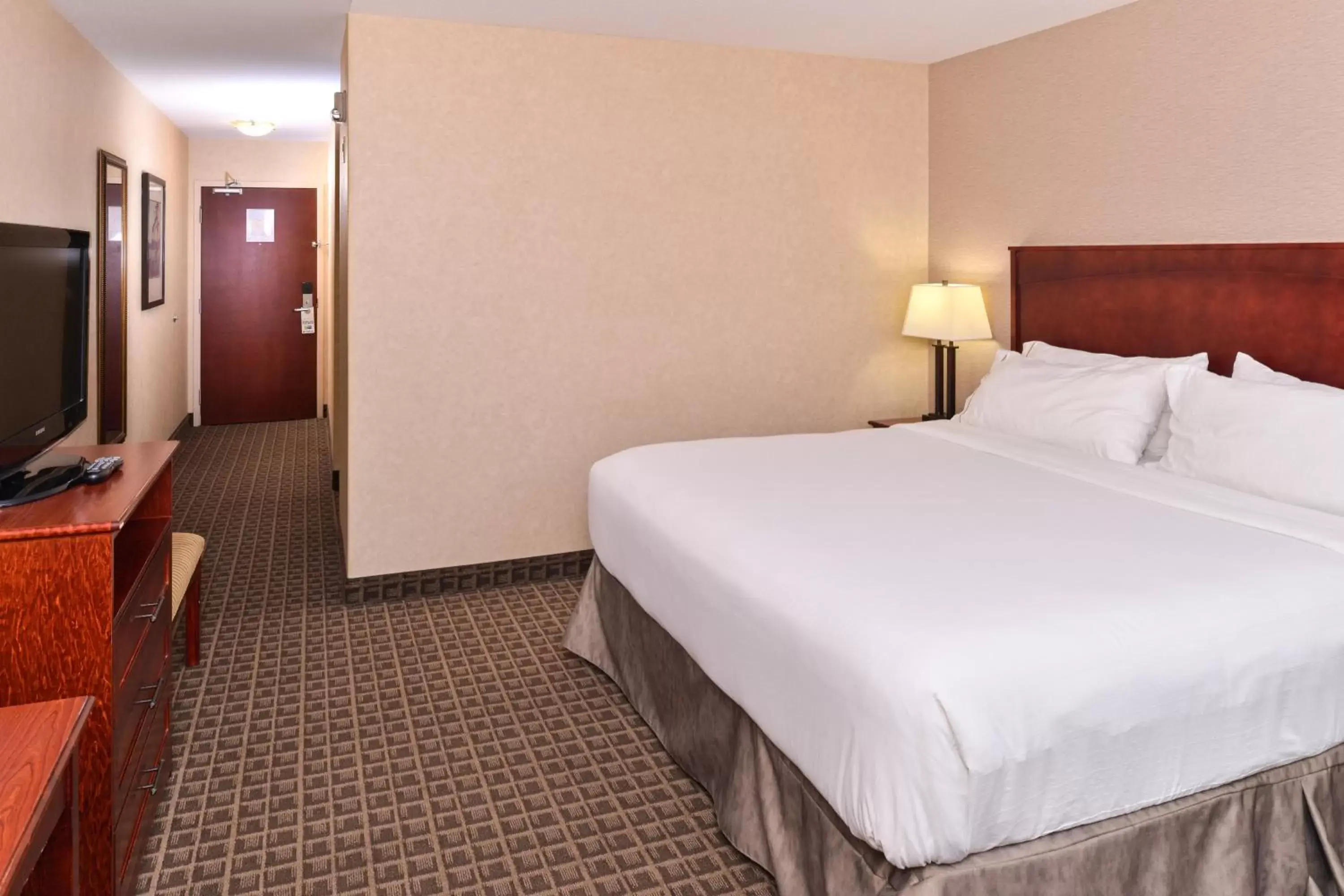 Photo of the whole room, Bed in Holiday Inn Express Edmonton North, an IHG Hotel