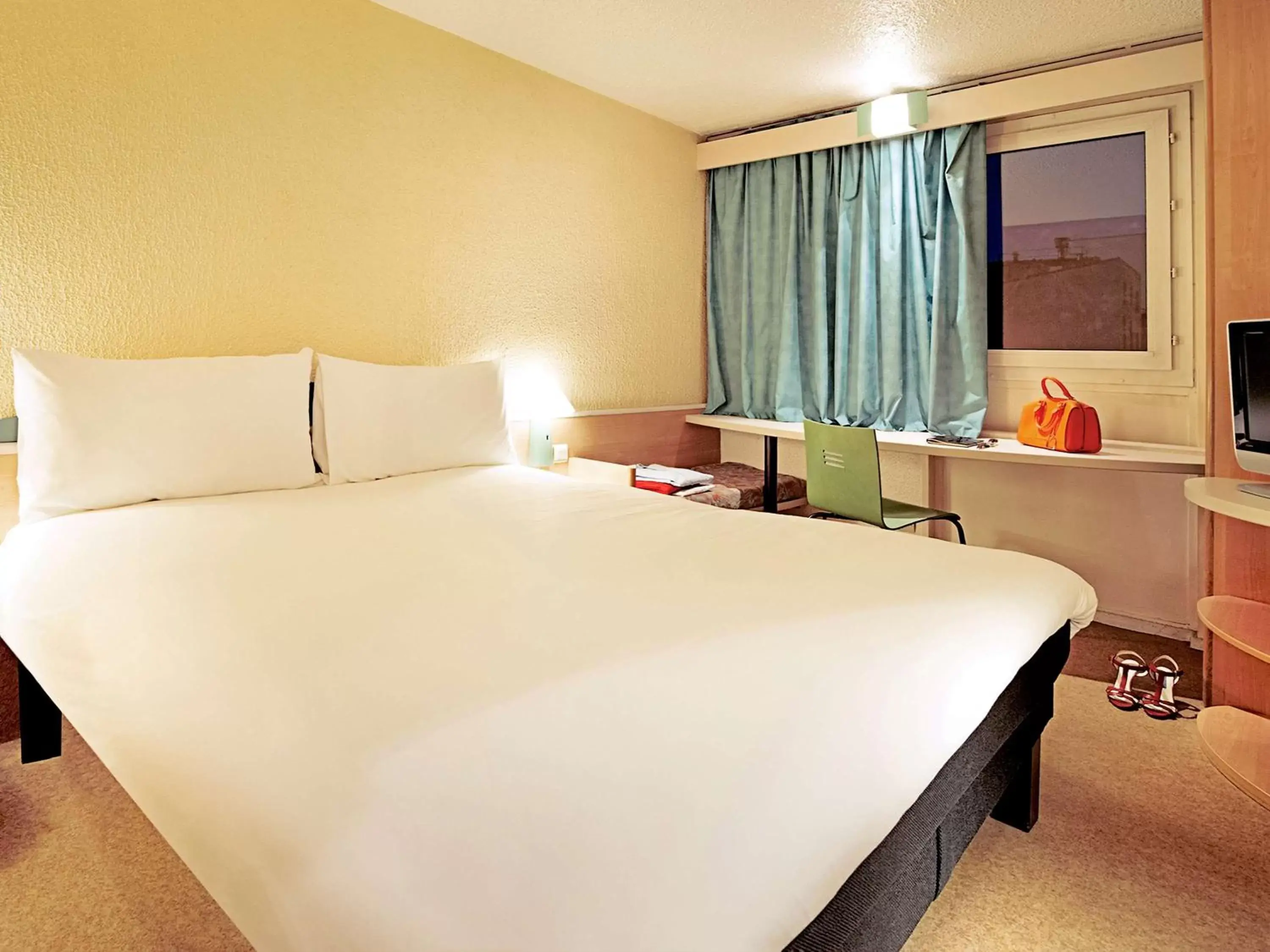 Photo of the whole room, Bed in B&B HOTEL Zaragoza Centro